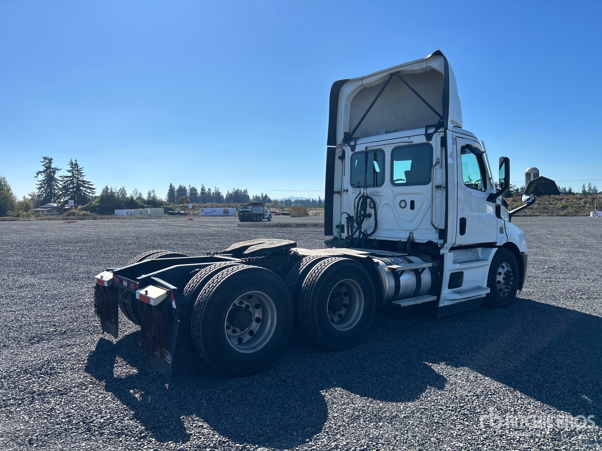 2020 Freightliner CASCADIA 116
