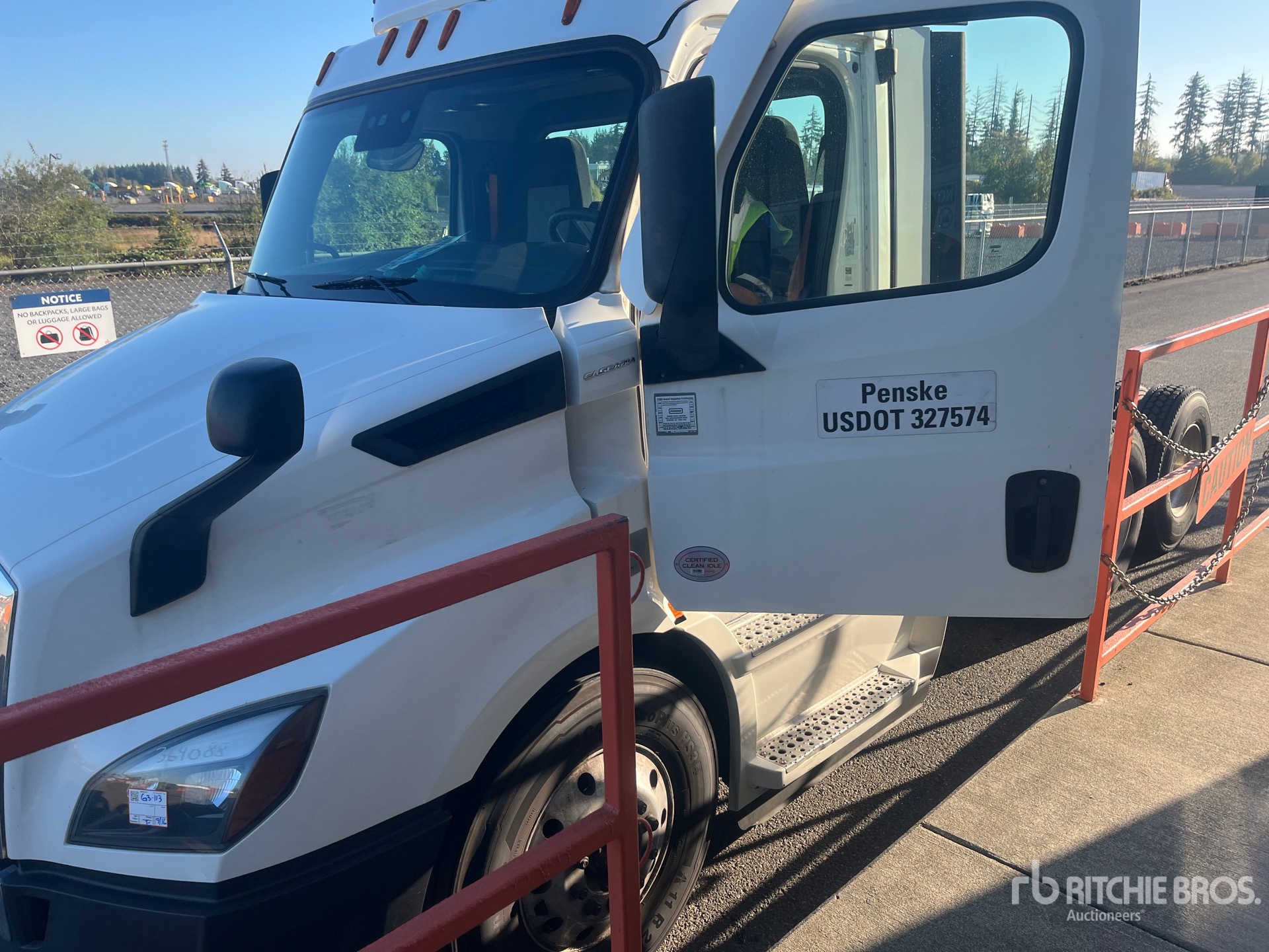 2020 Freightliner CASCADIA 116