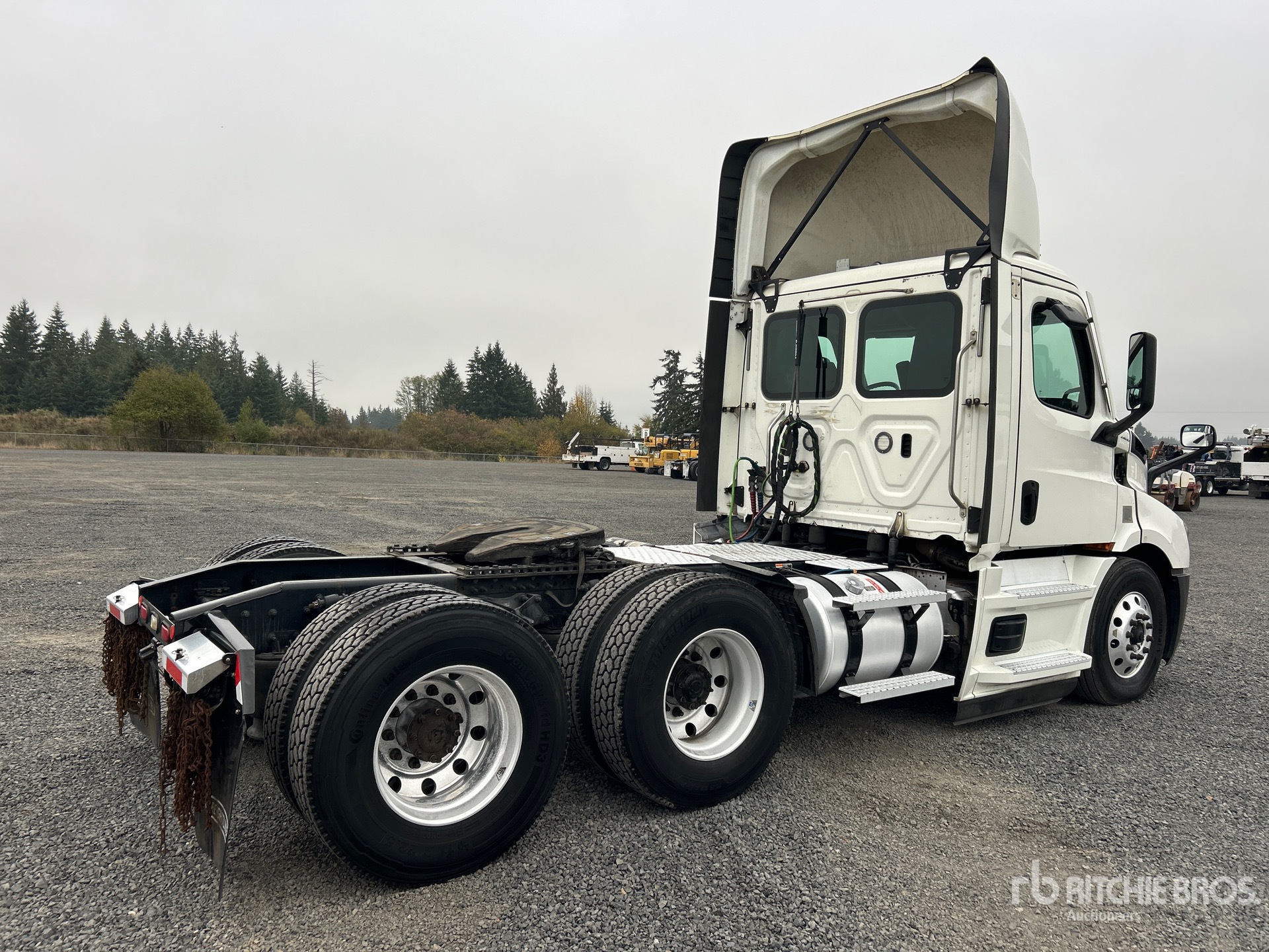 2020 Freightliner CASCADIA 116