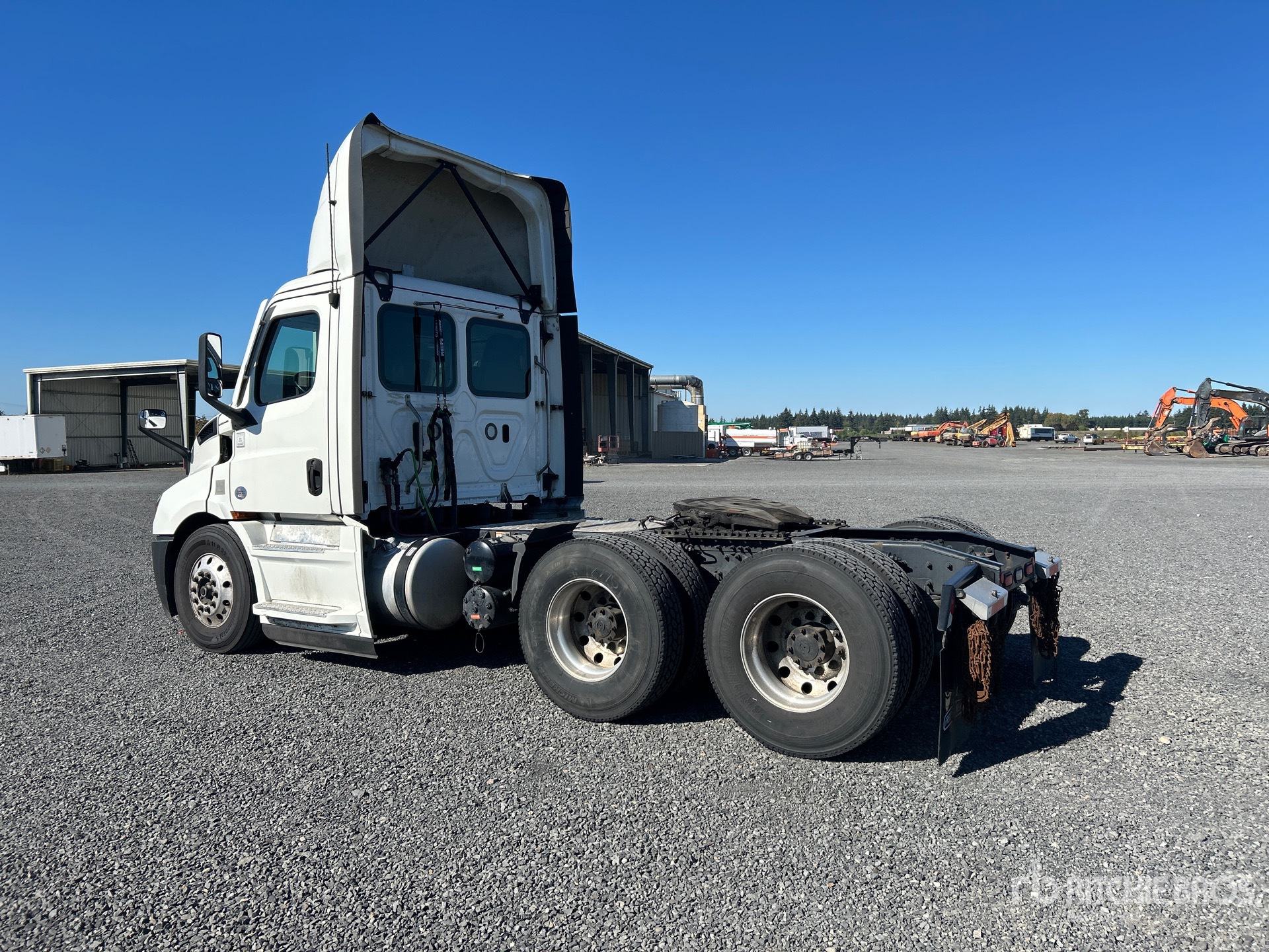 2020 Freightliner CASCADIA 116