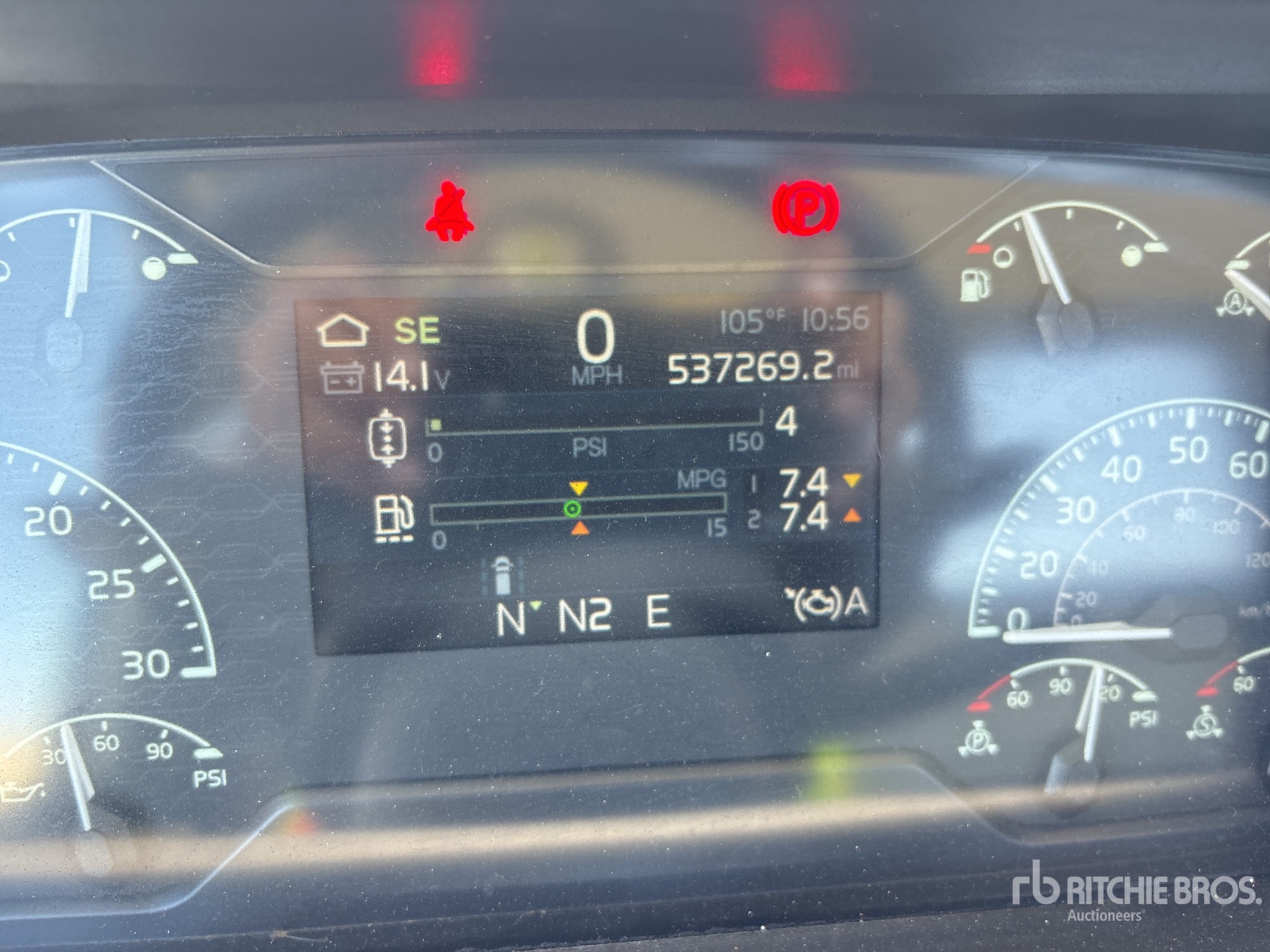 2020 Volvo VNR64300