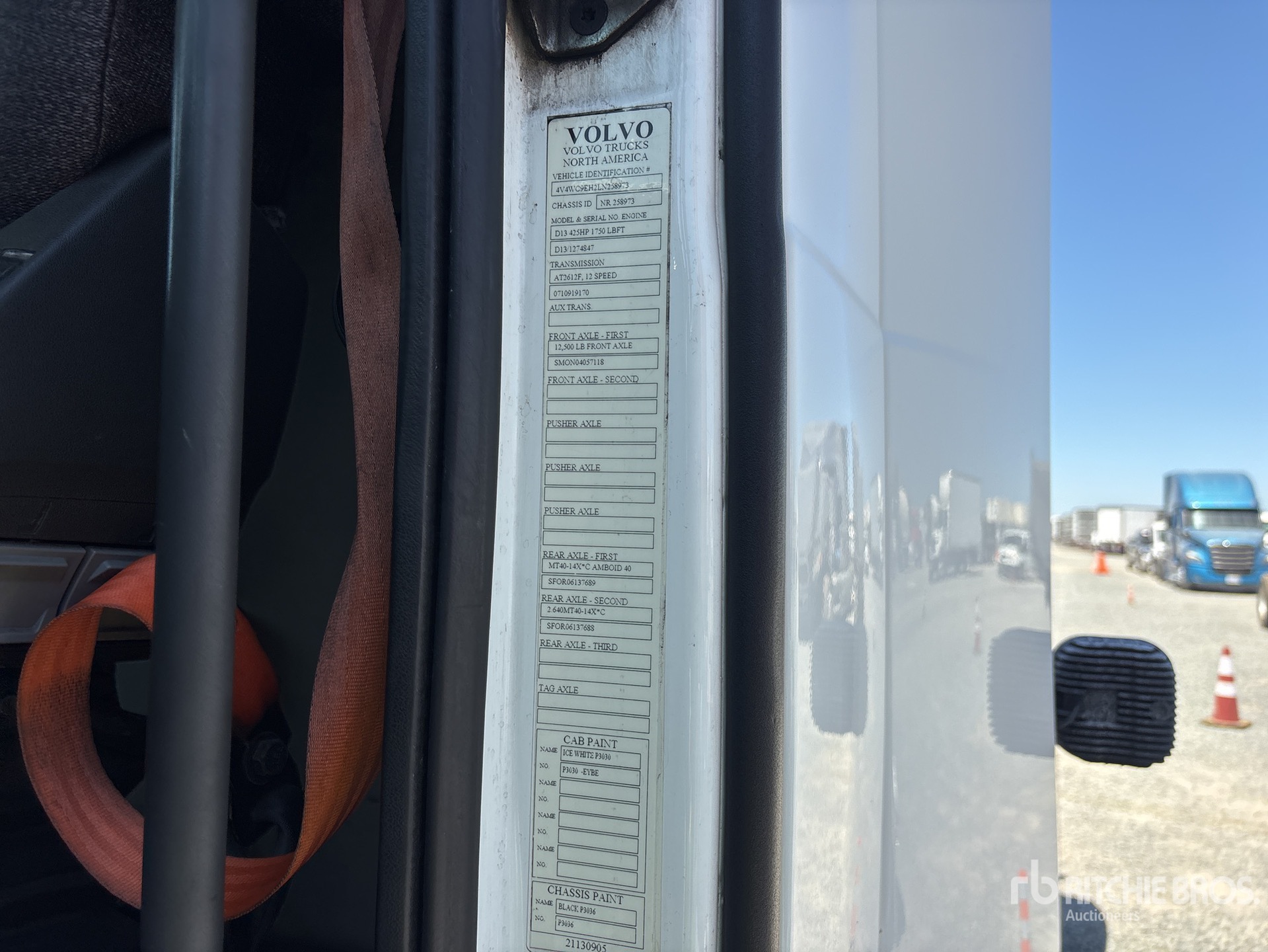 2020 Volvo VNR64300