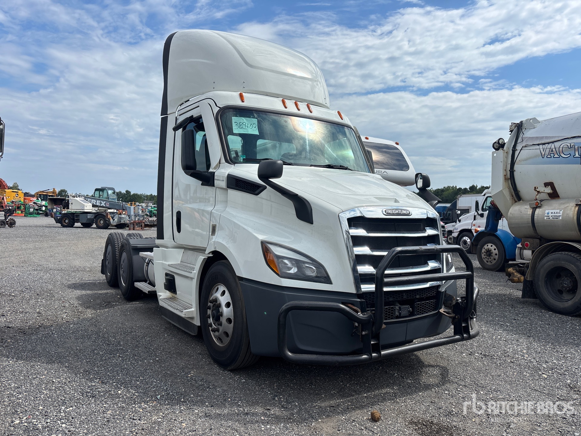 2021 Freightliner CASCADIA 116