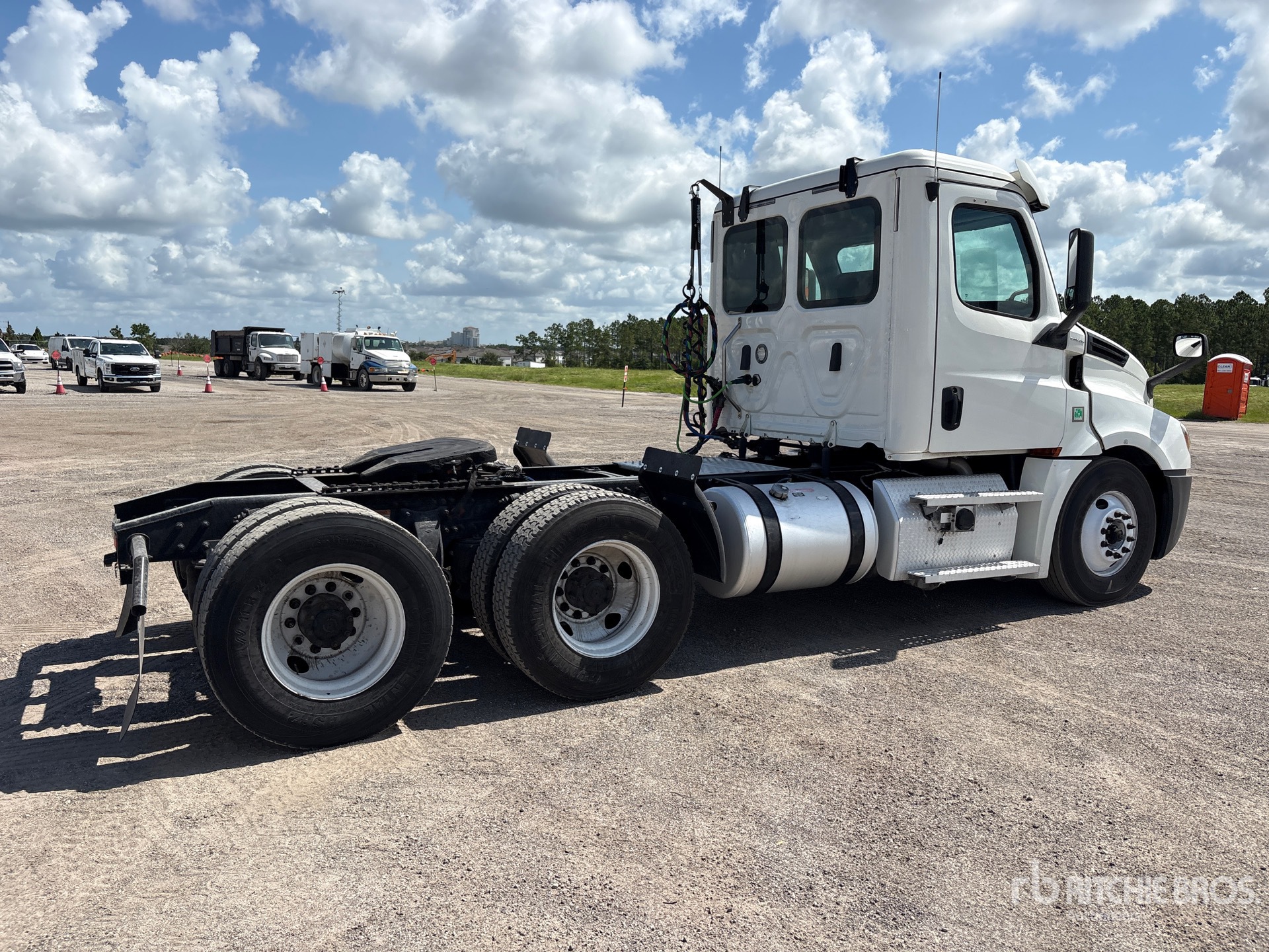 2020 Freightliner CASCADIA 126