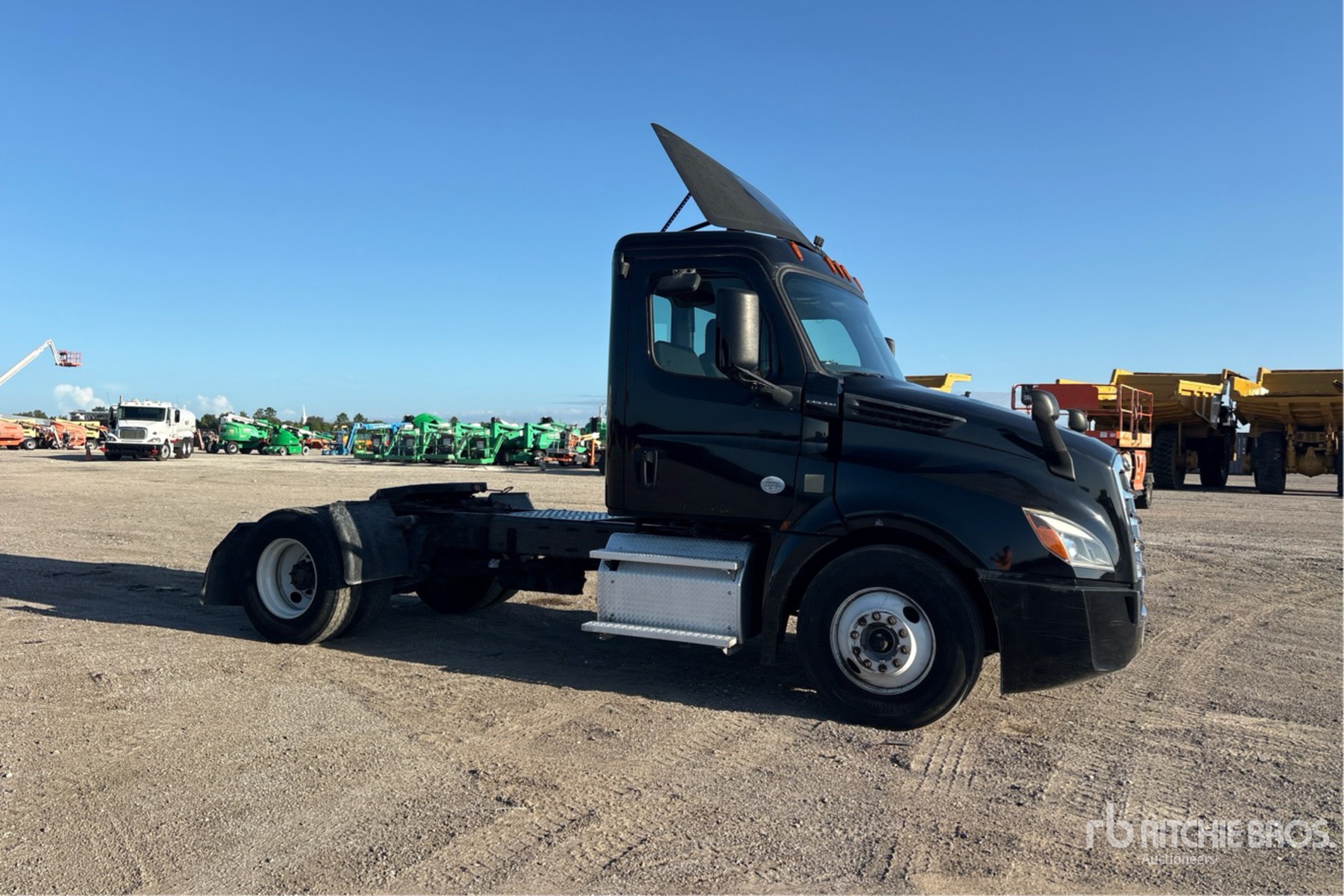 2019 Freightliner CASCADIA 126