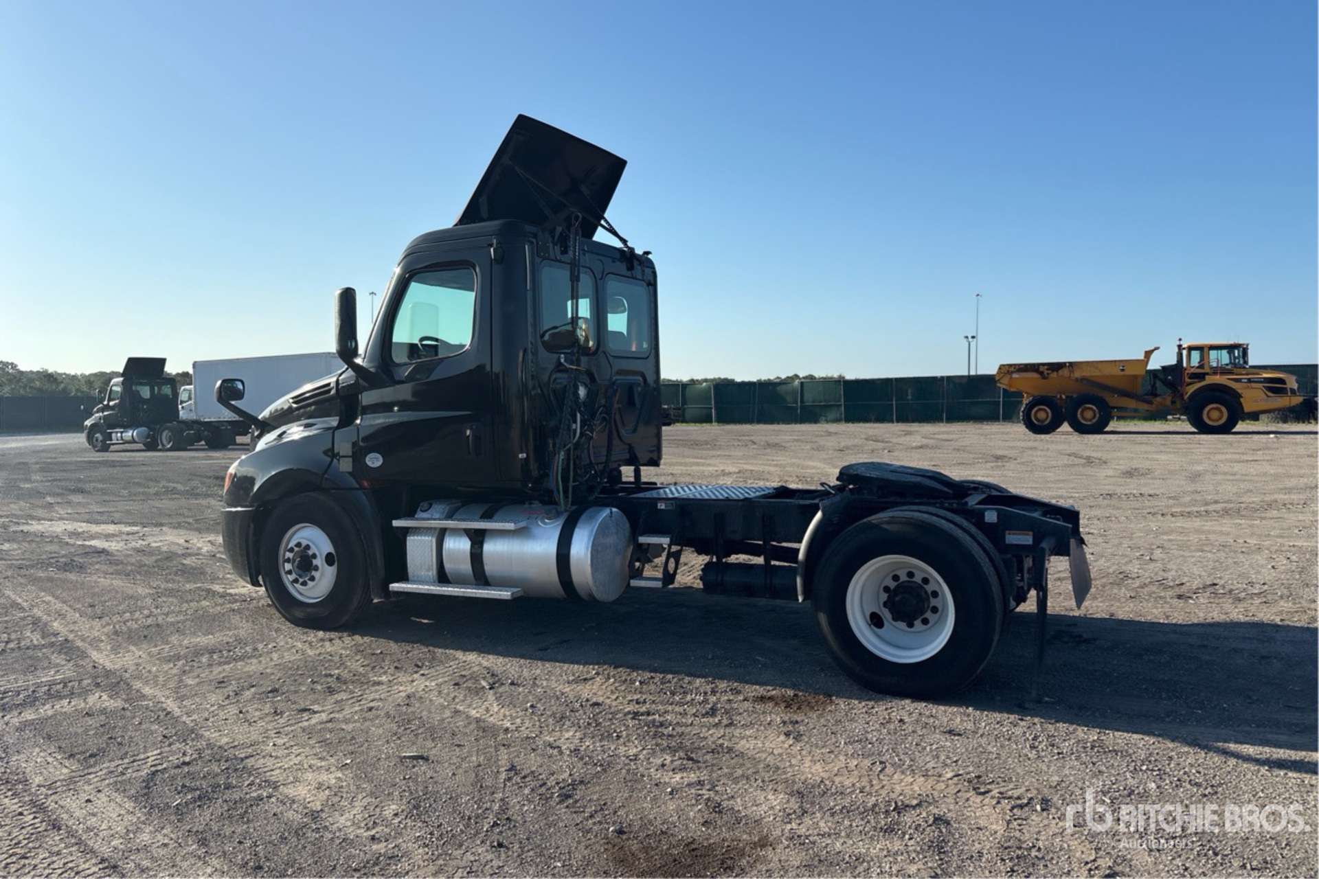 2019 Freightliner CASCADIA 126