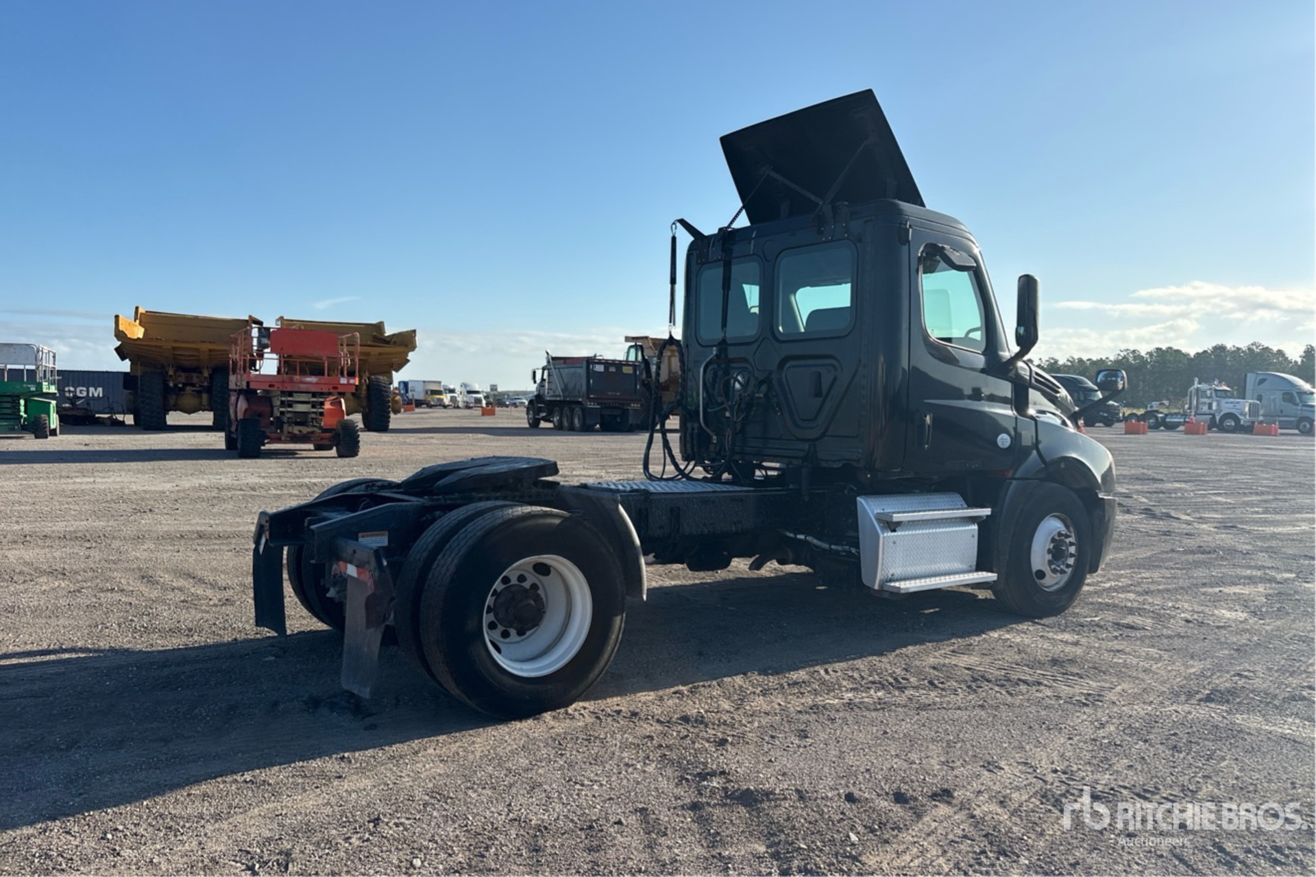 2019 Freightliner CASCADIA 126