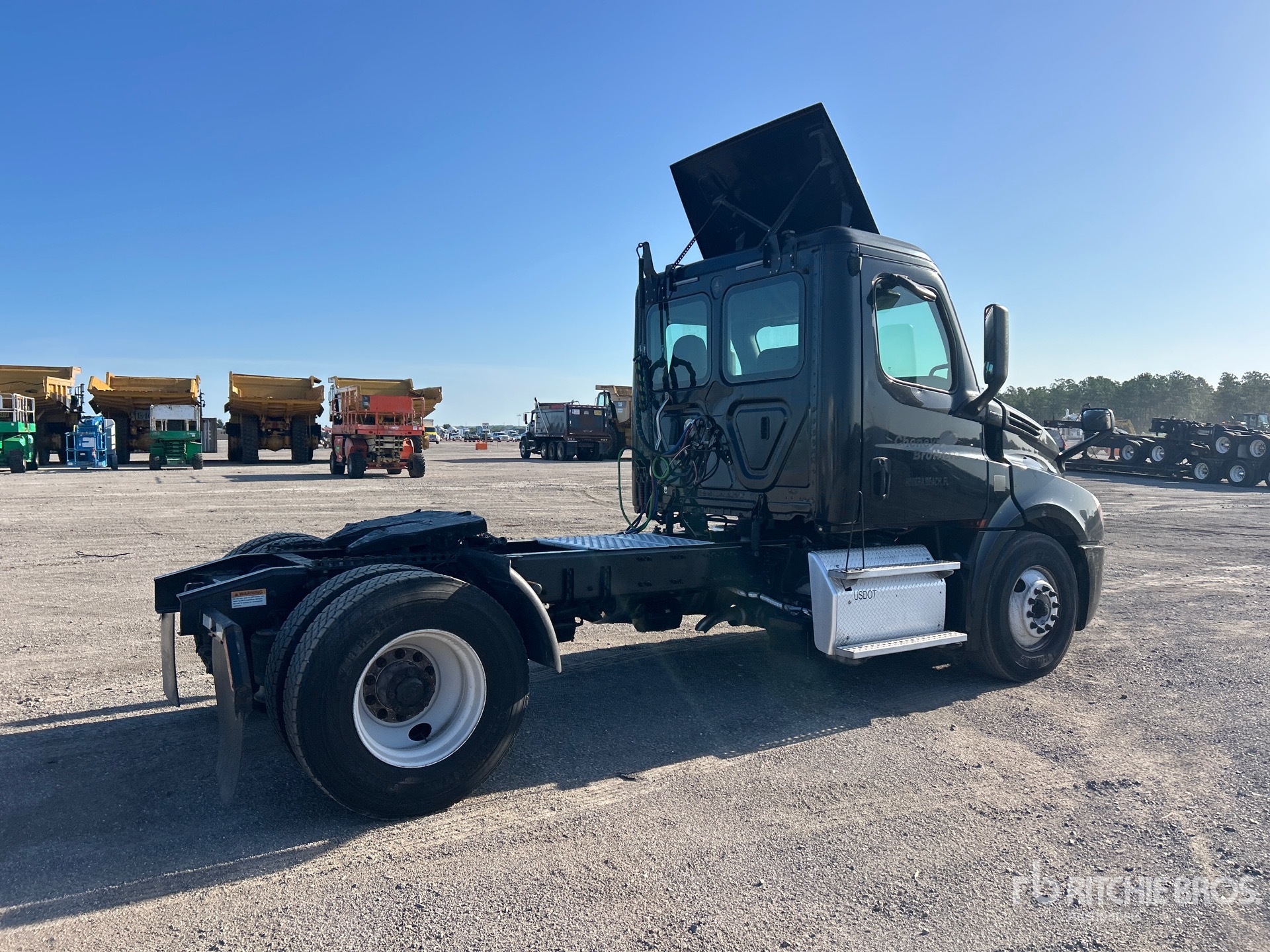 2019 Freightliner CASCADIA 126