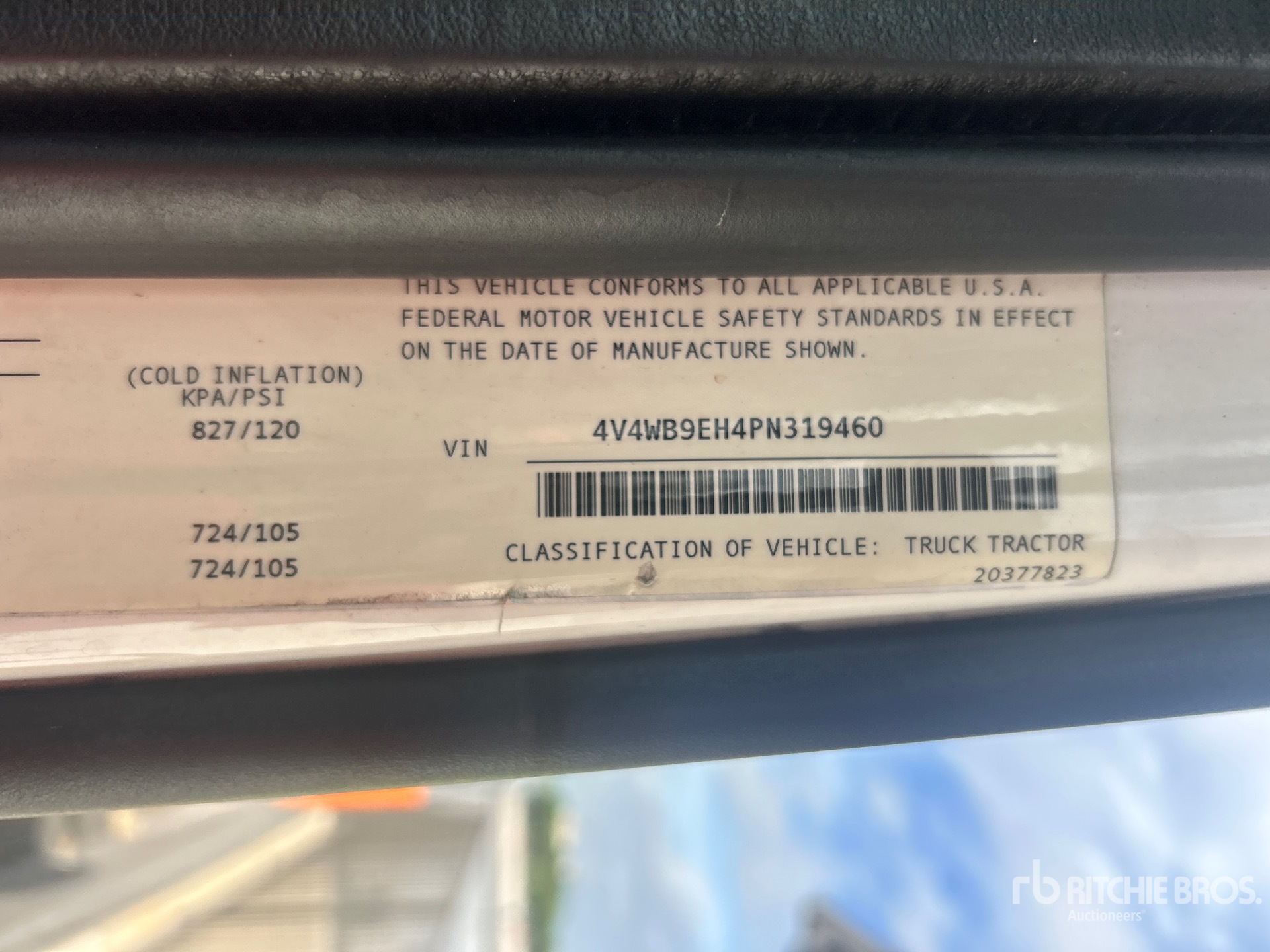 2023 Volvo VNR300