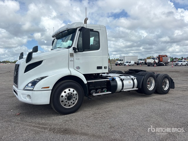 2023 Volvo VNR300 T/A Day Cab Truck Tractor