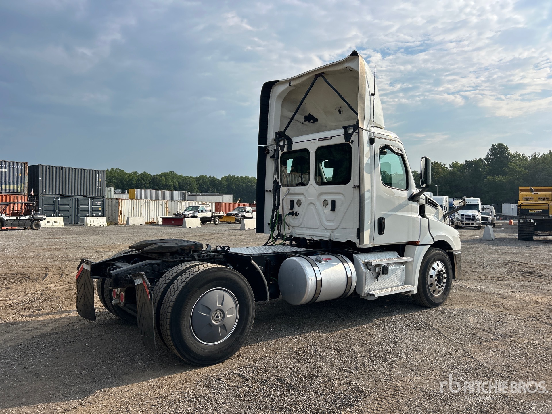 2019 Freightliner CASCADIA 126