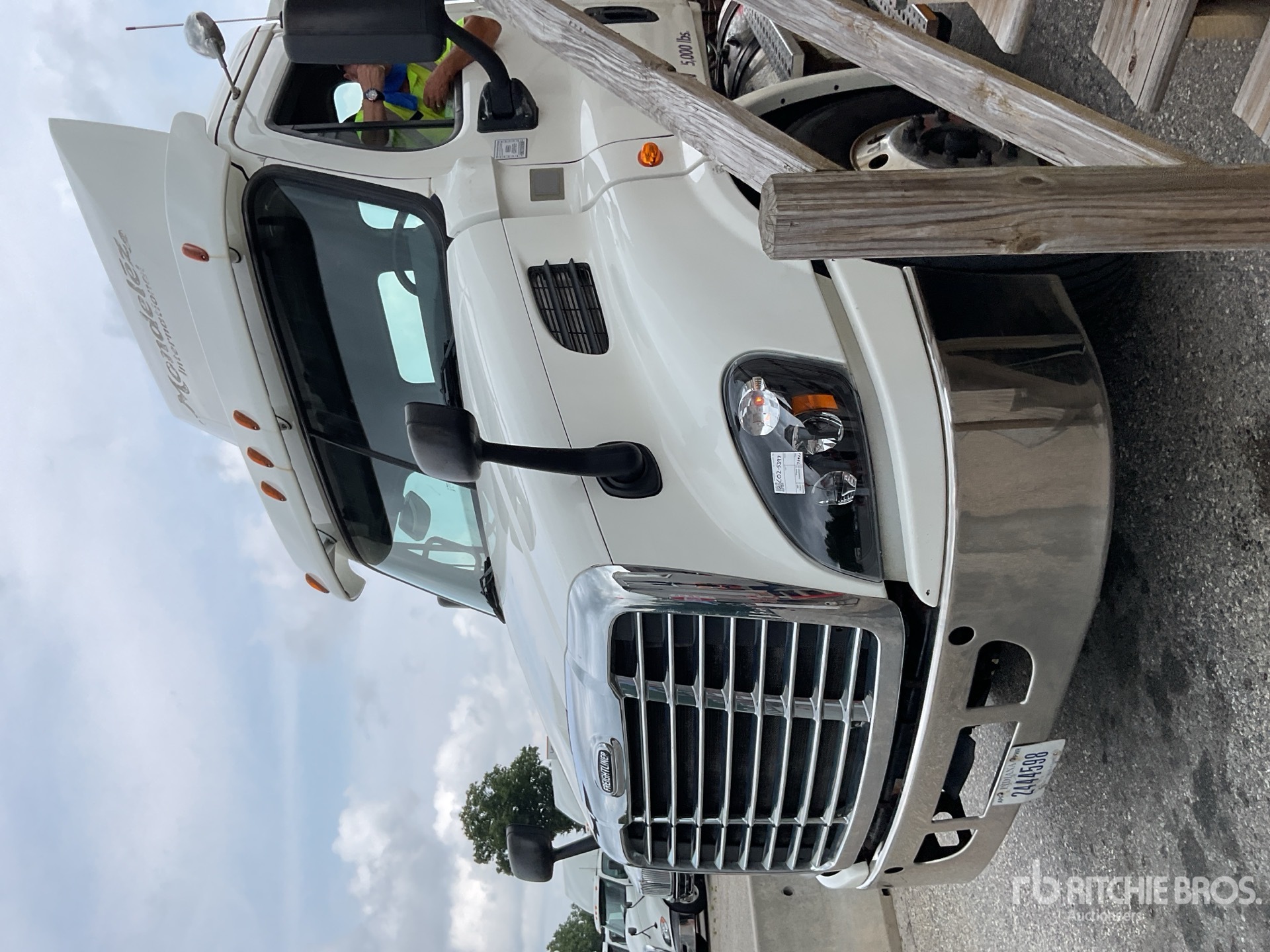 2017 Freightliner CASCADIA 113