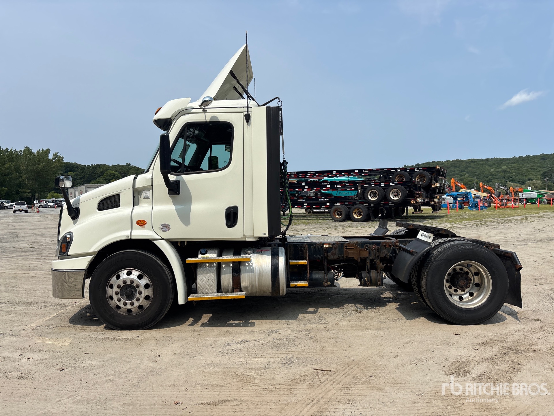 2017 Freightliner CASCADIA 113