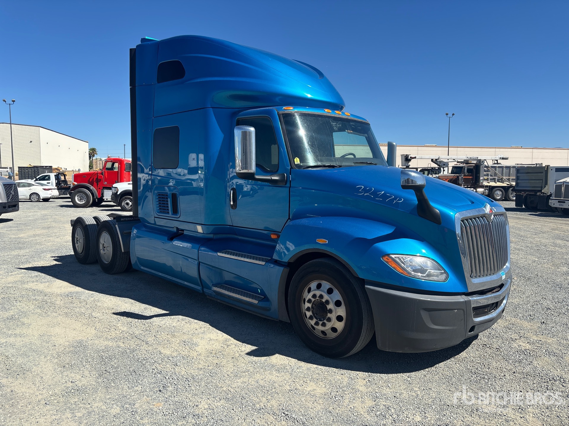 2021 International LT625