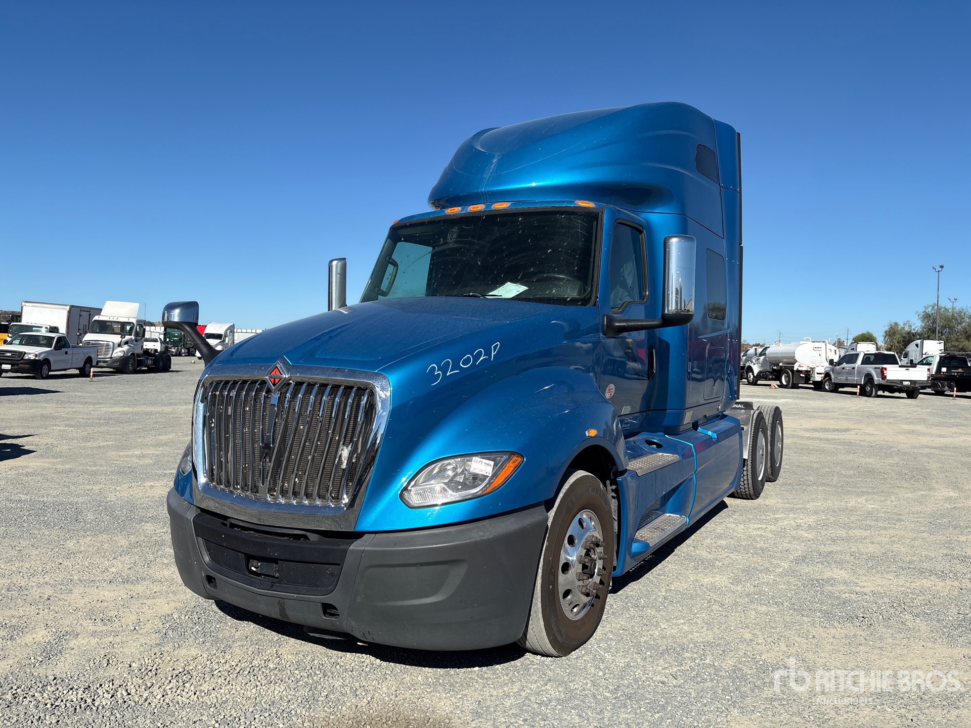 Photo of 2021 International LT625