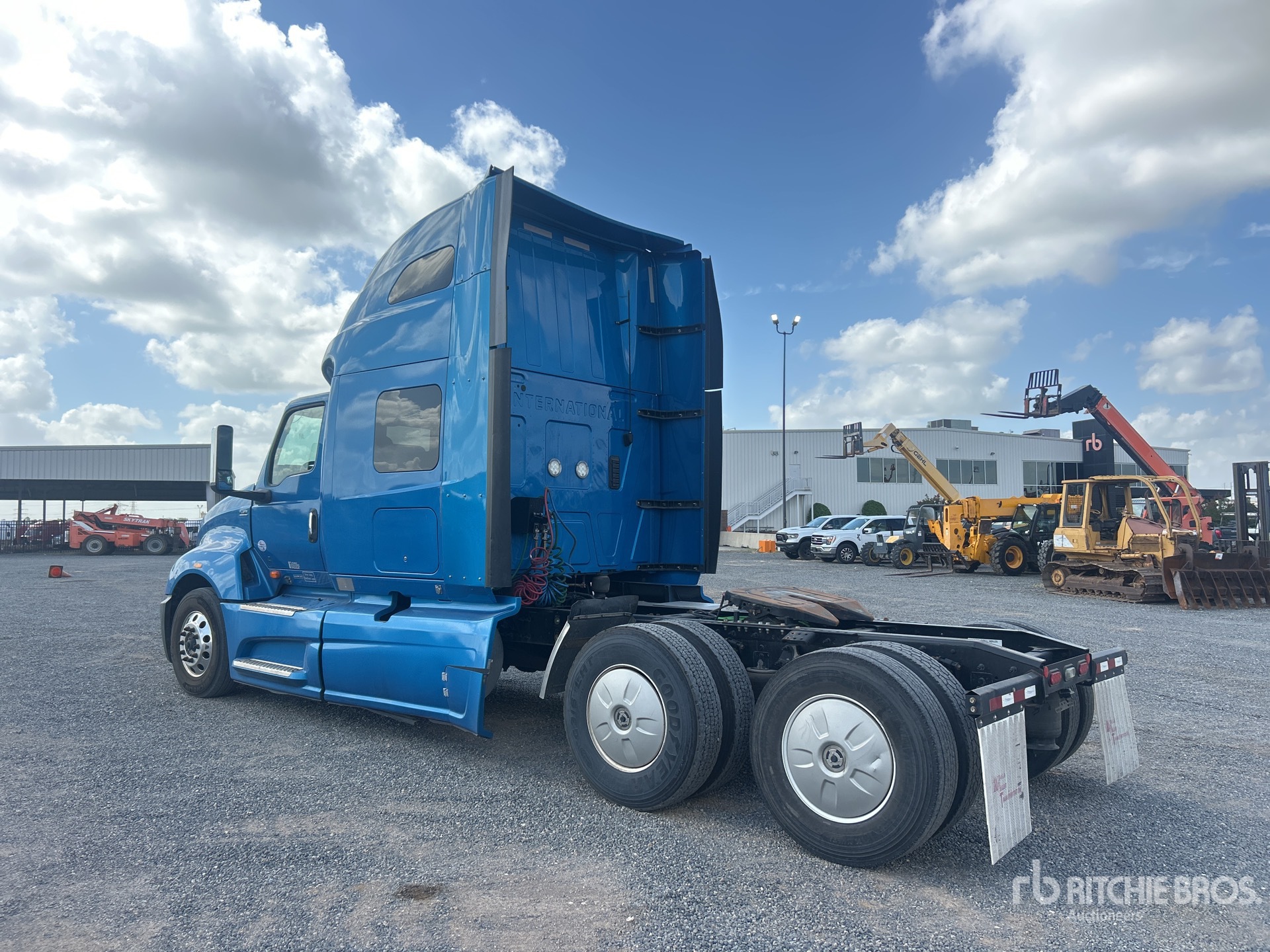 2021 International LT625