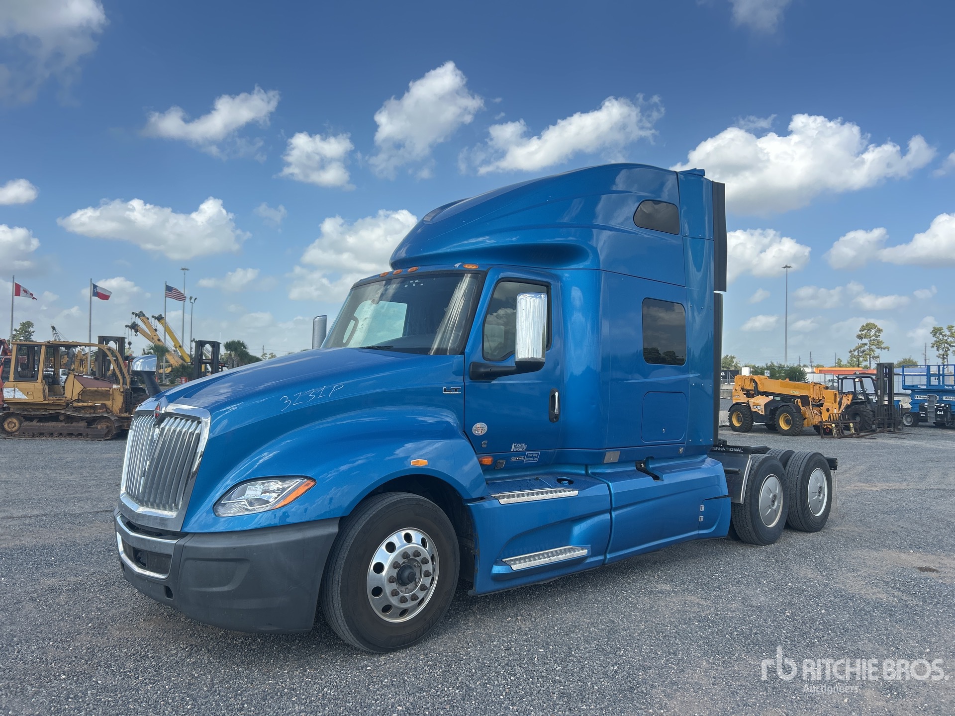Photo of 2021 International LT625