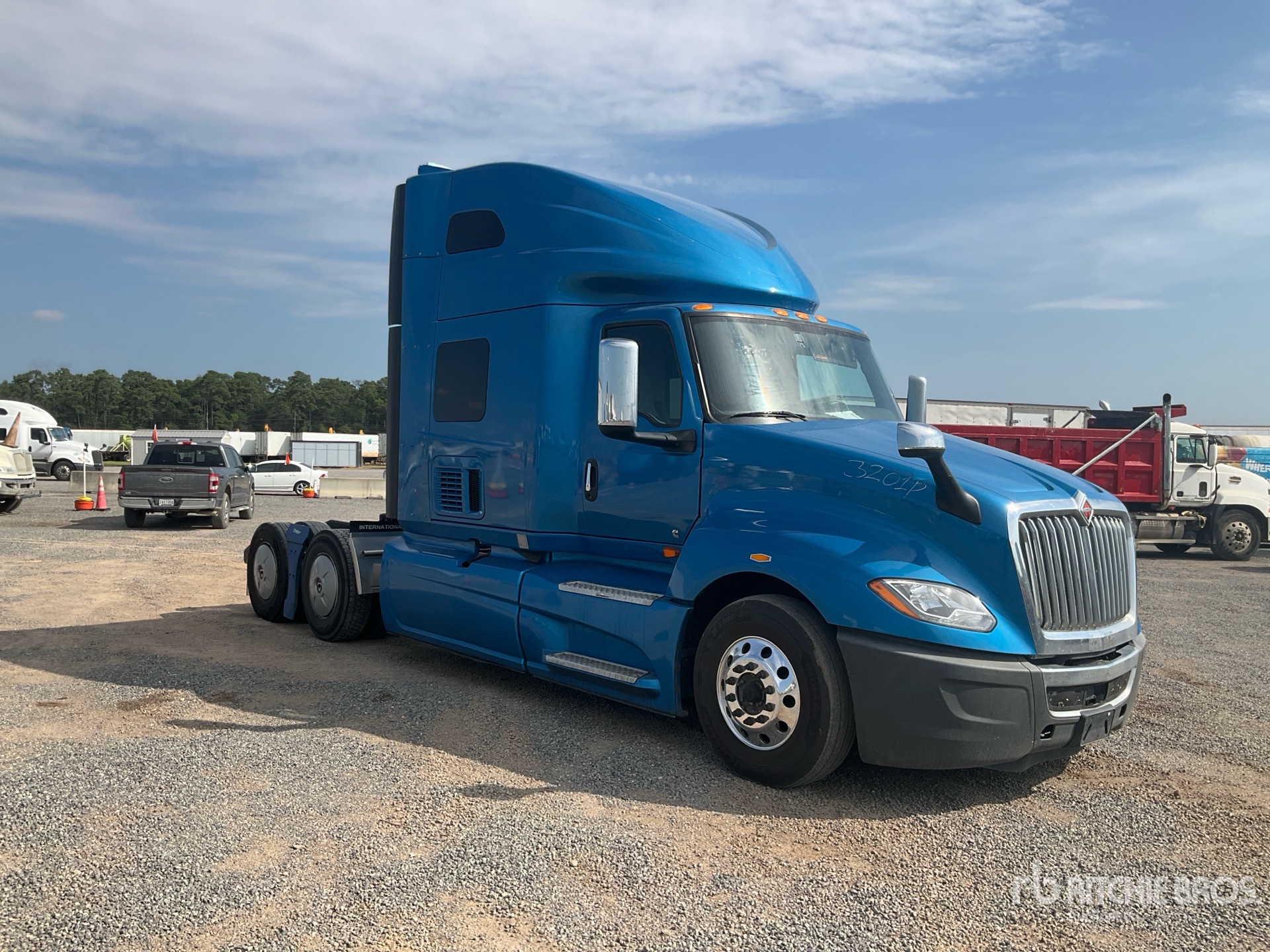 2021 International LT625