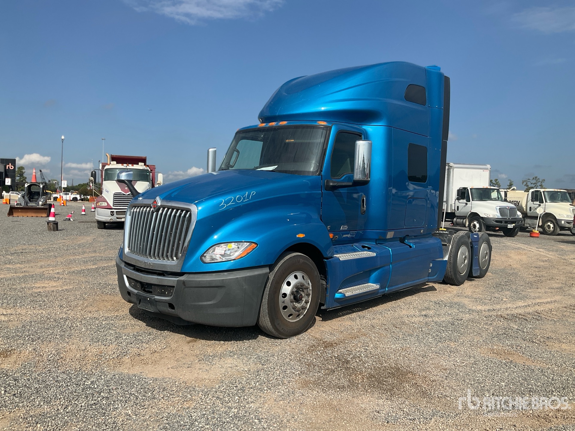 Photo of 2021 International LT625