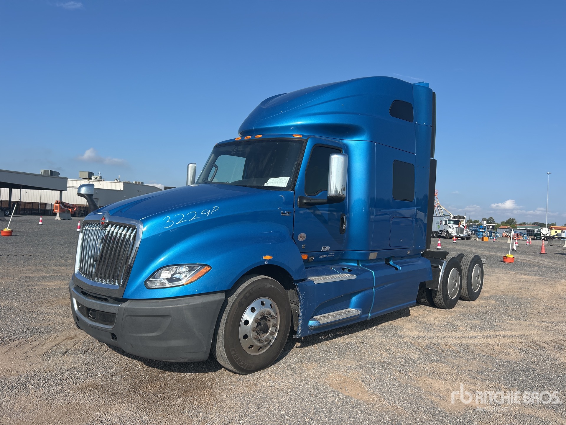 Photo of 2021 International LT625