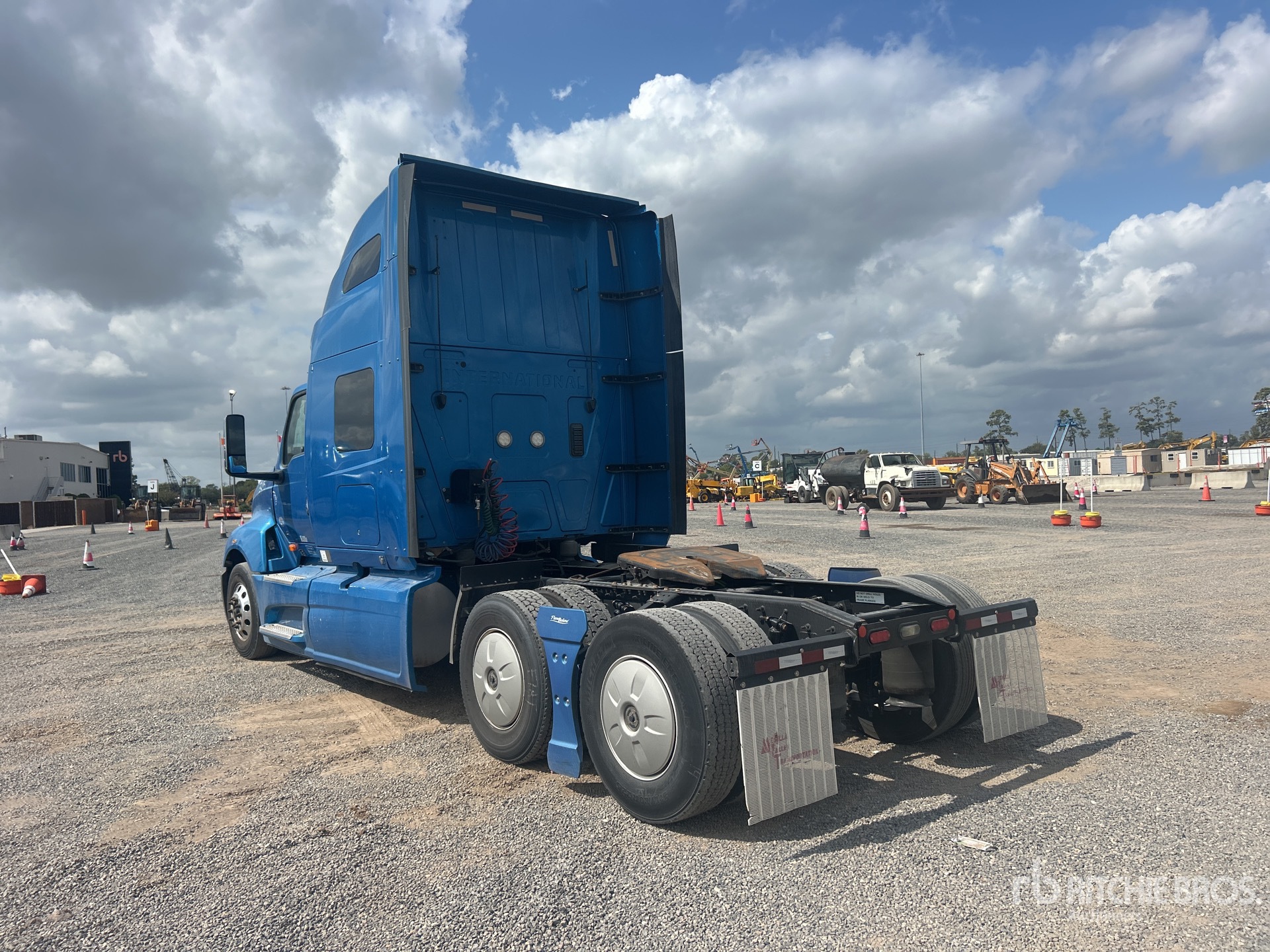 2021 International LT625
