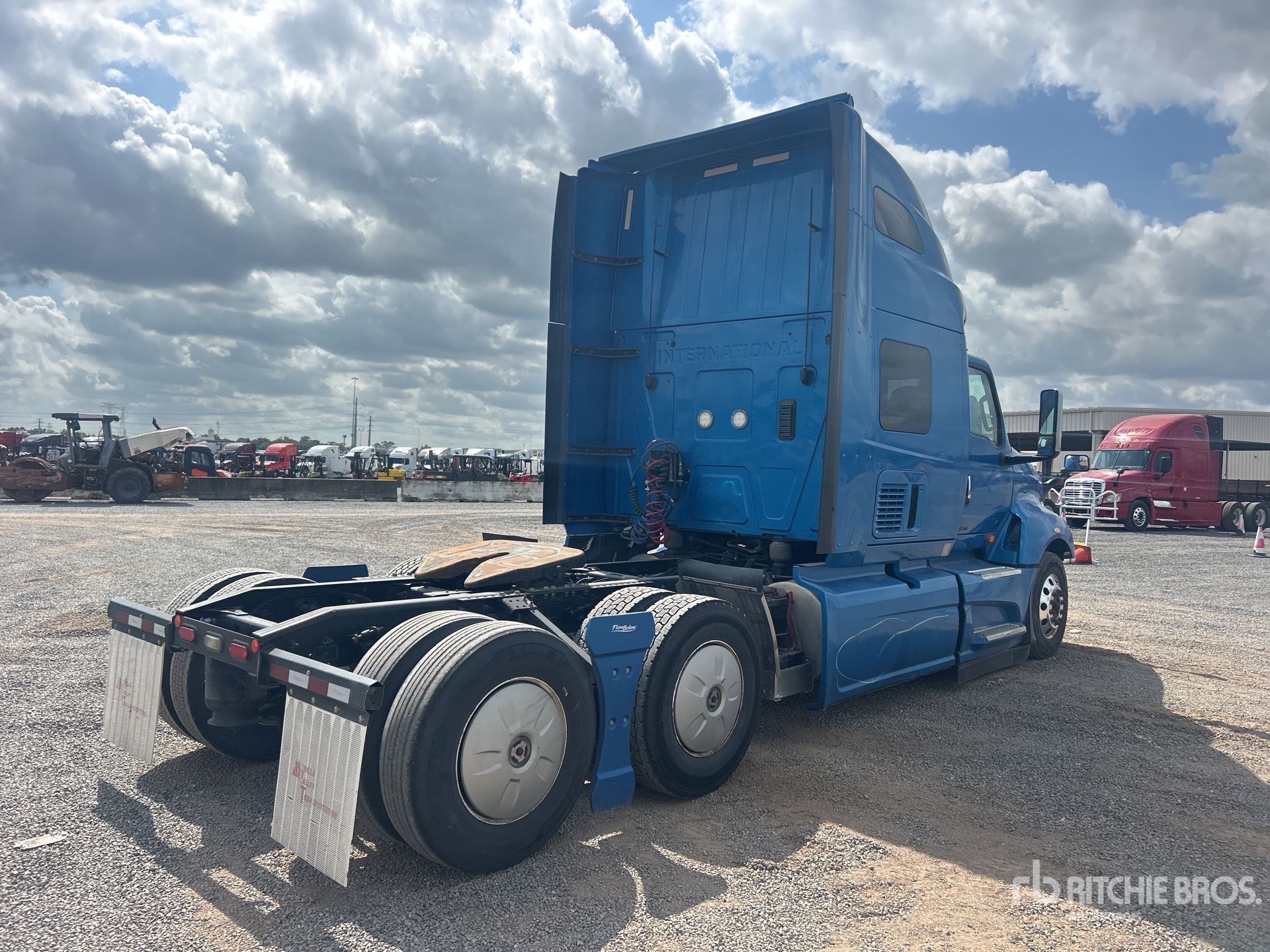 2021 International LT625