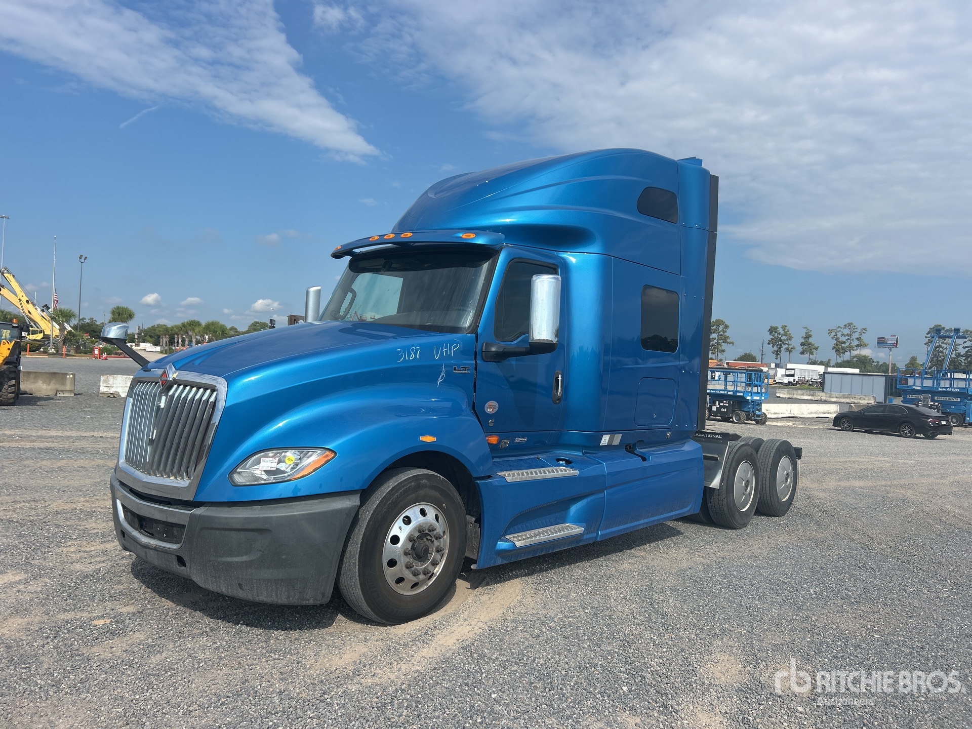 Photo of 2021 International LT625