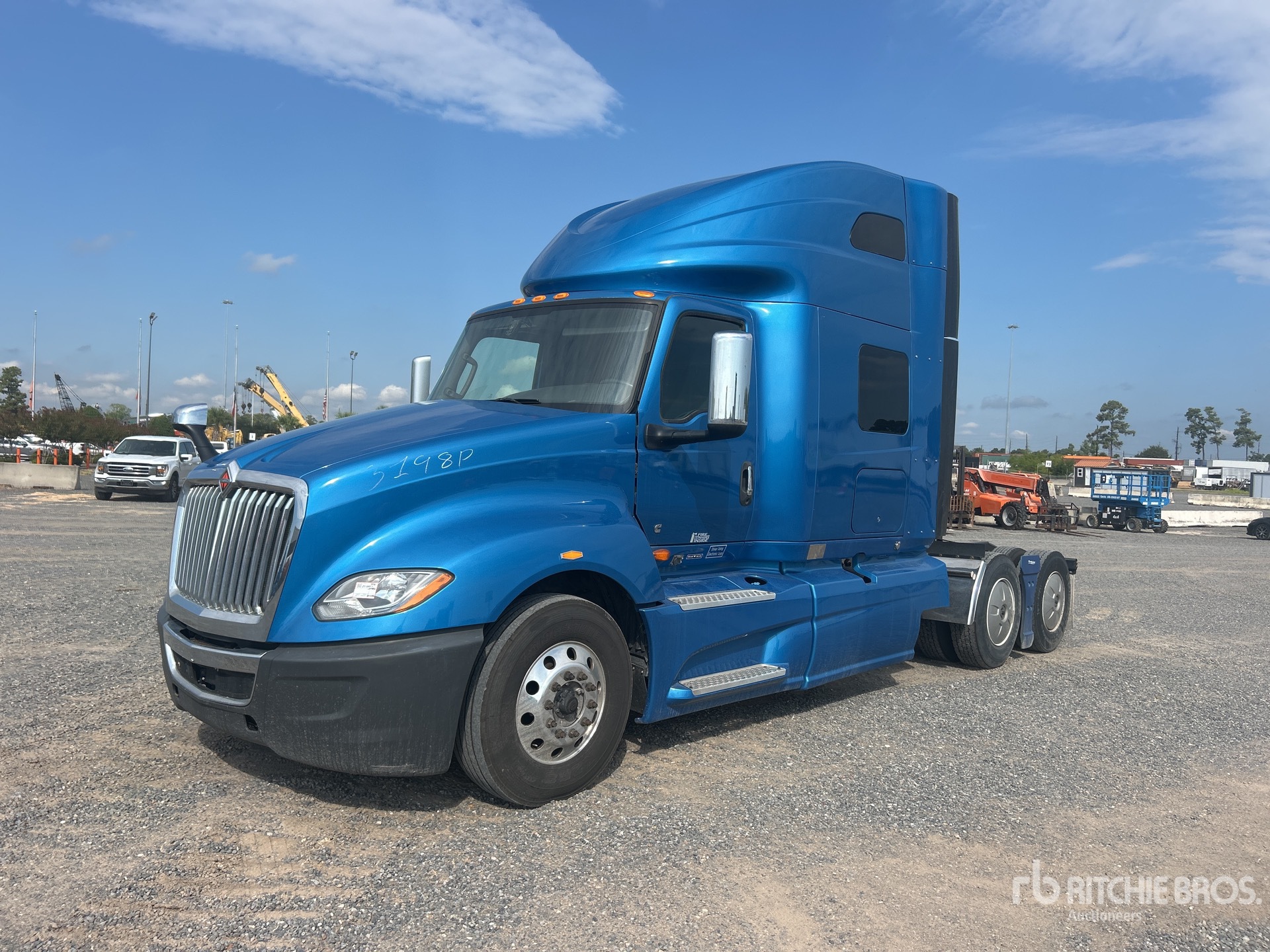 Photo of 2021 International LT625