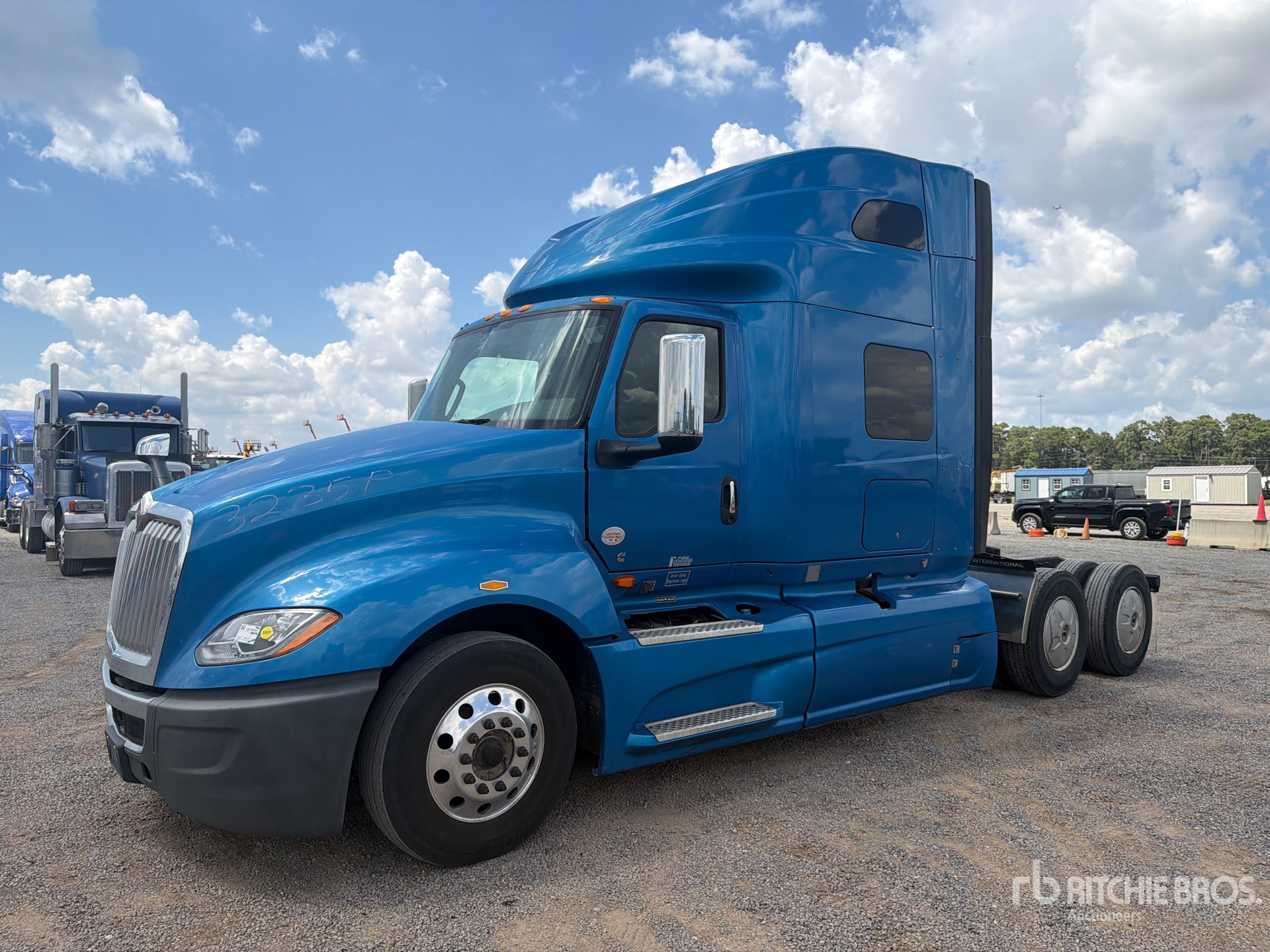 2021 International LT625