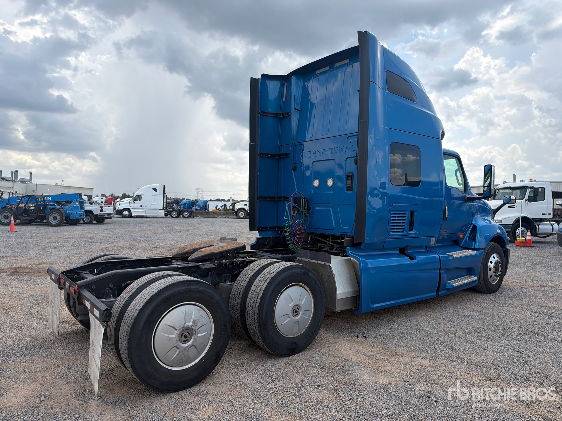2021 International LT625