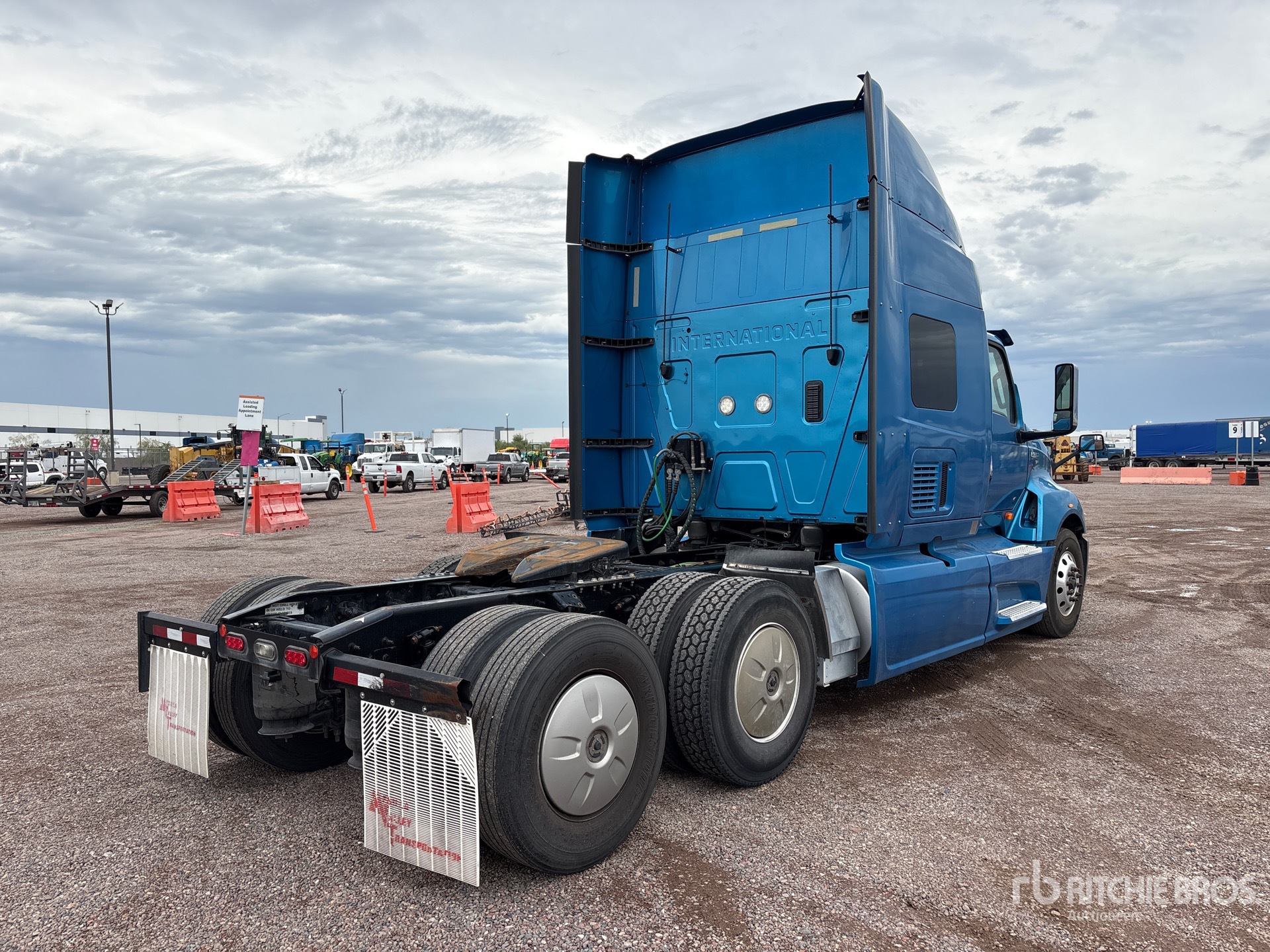 2020 International LT625