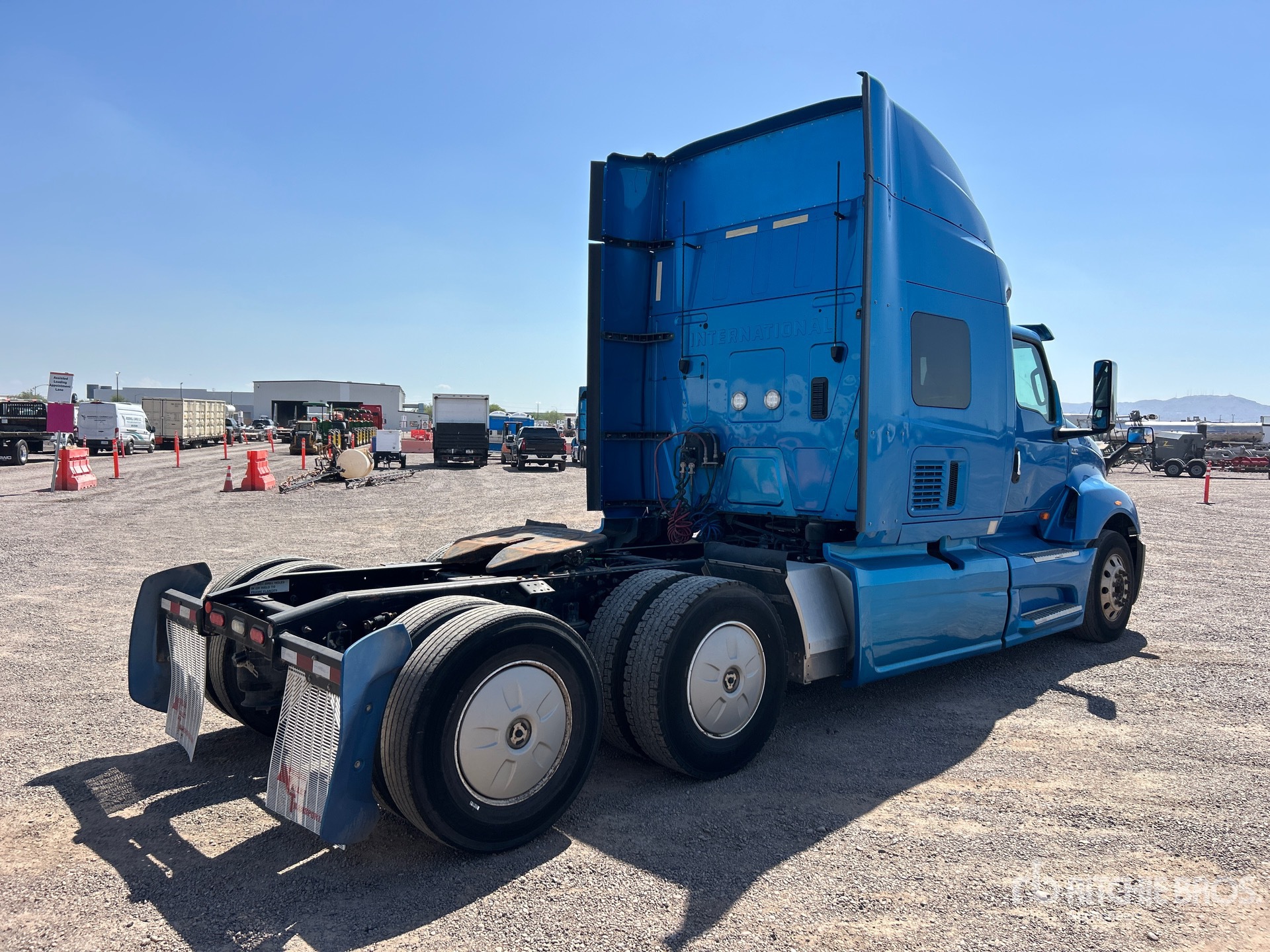 2020 International LT625
