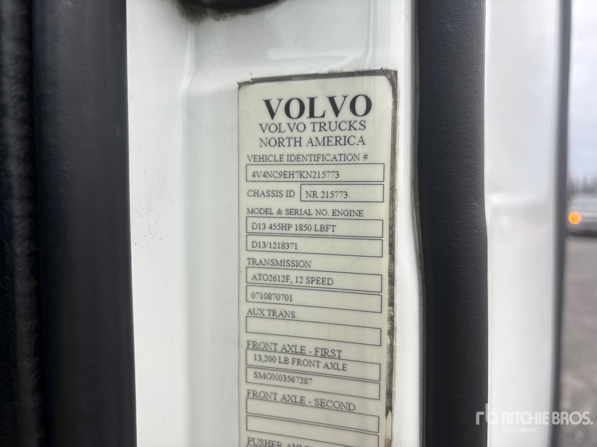 2019 Volvo VNL300