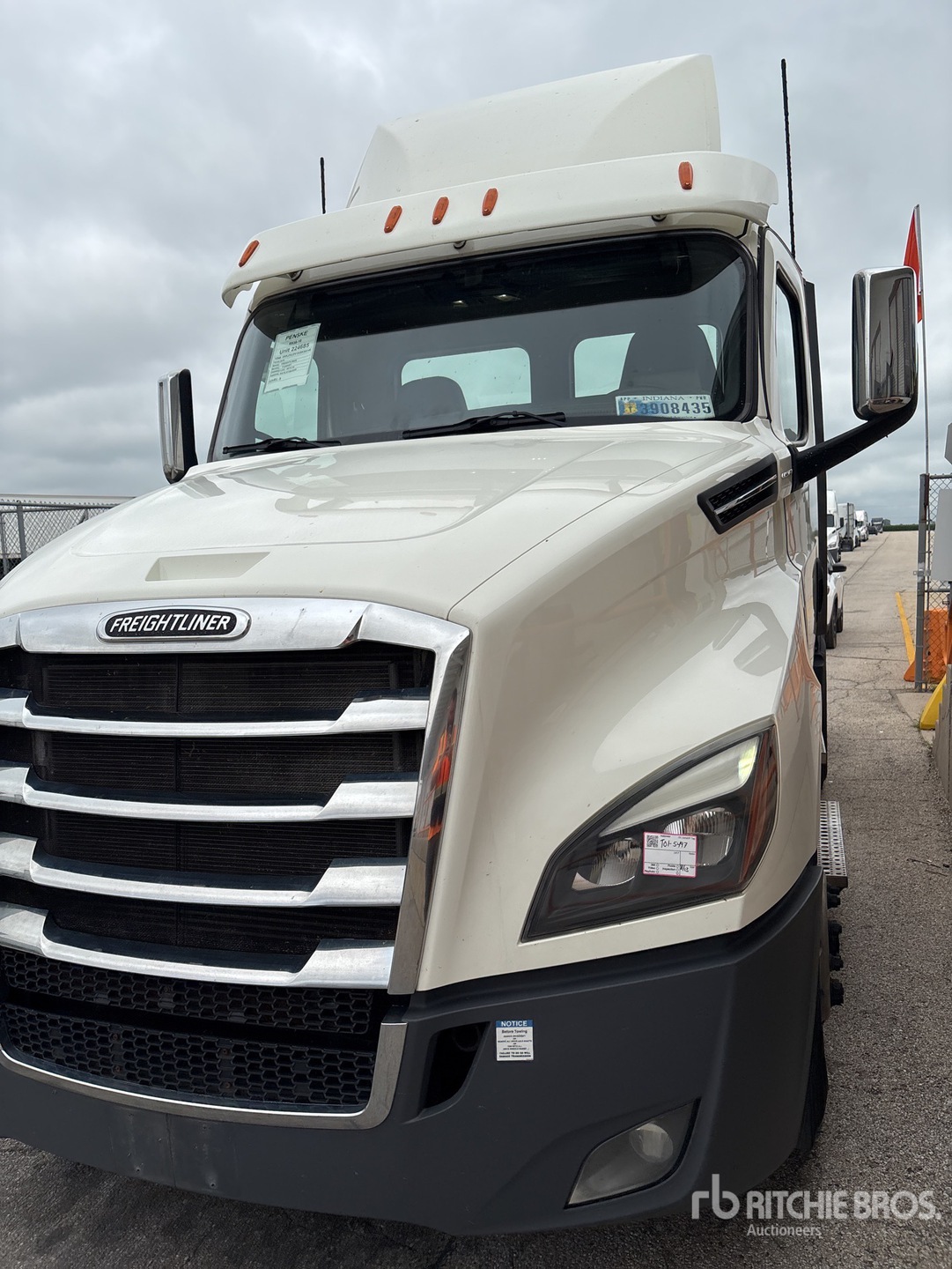 2019 Freightliner CASCADIA 126