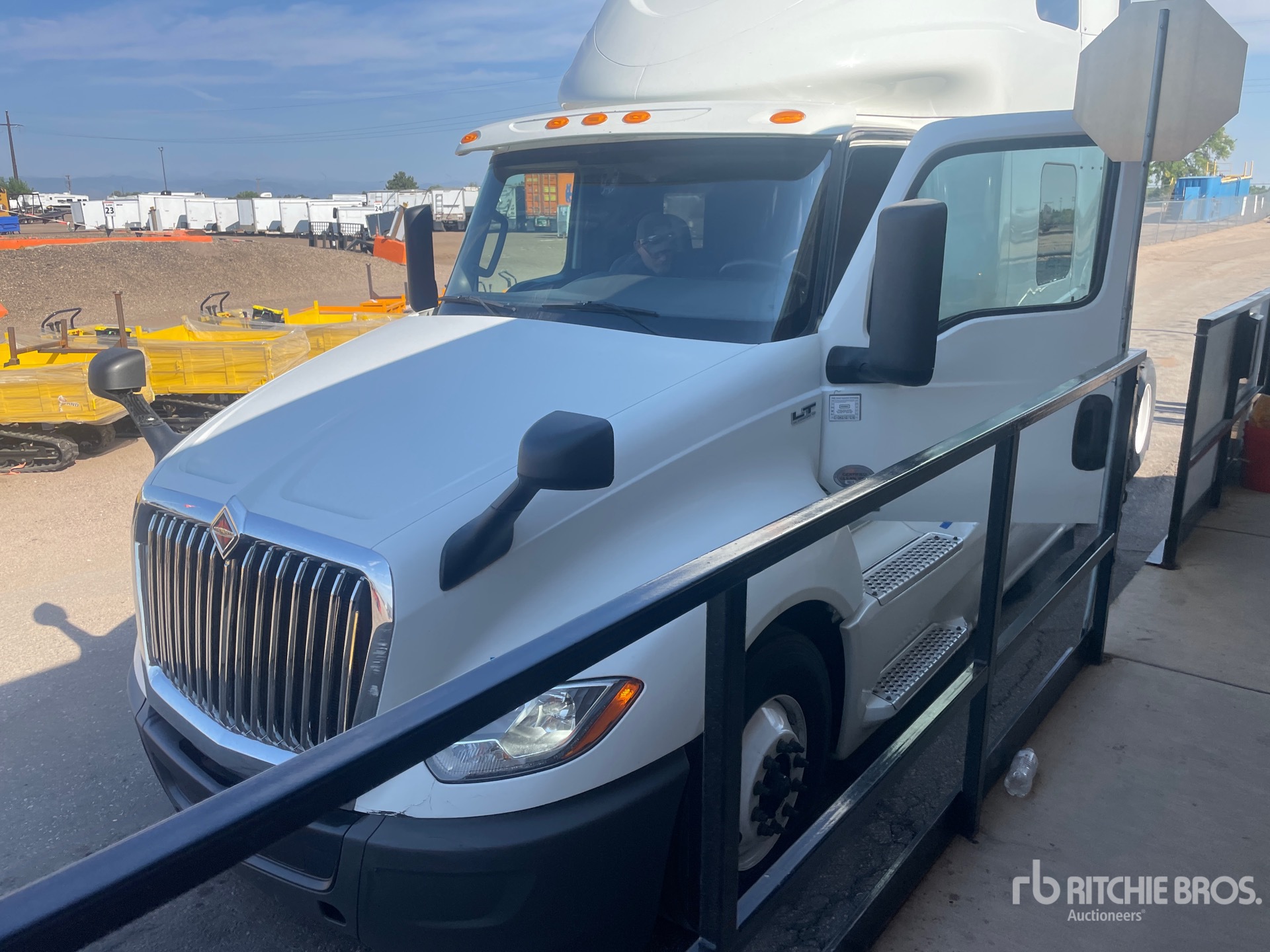 2022 International LT625