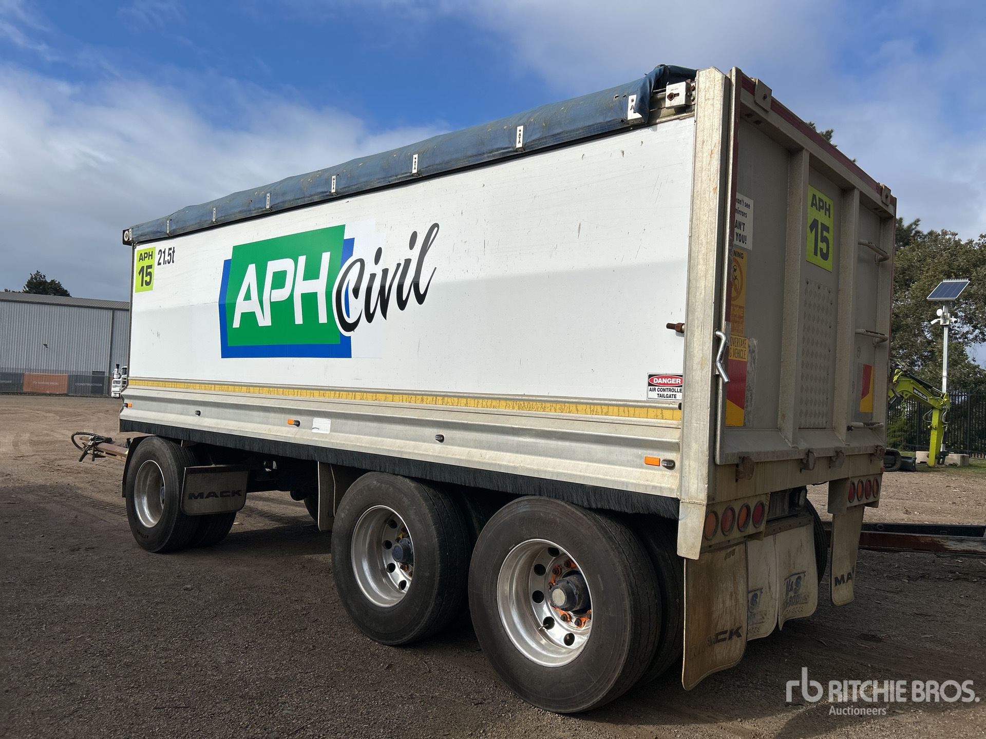 General Appearance with Picture, Right Rear Corner
