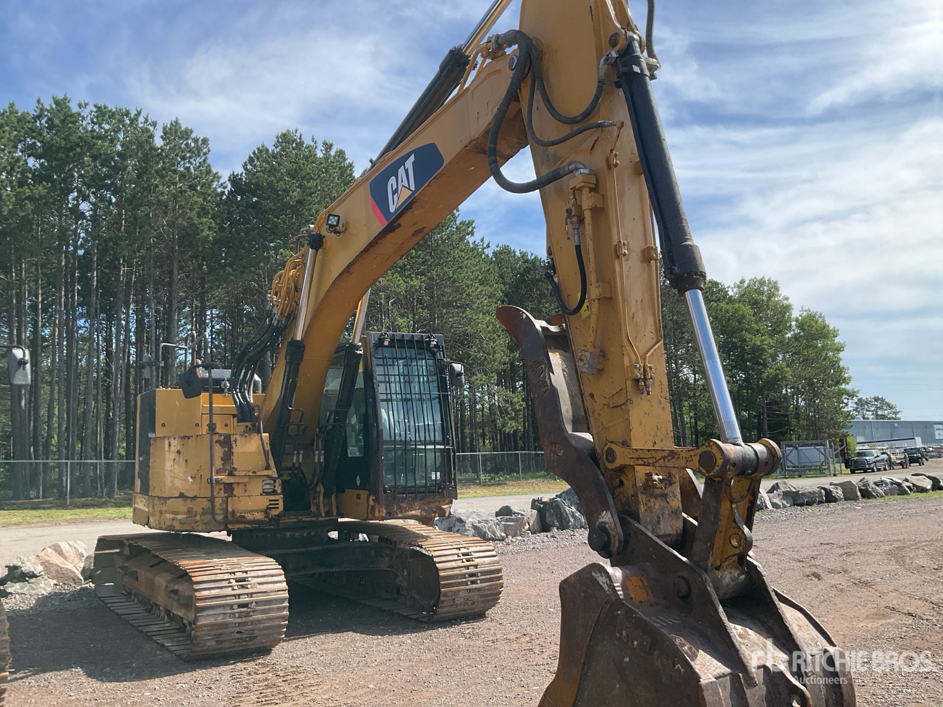 2016 Caterpillar 325F