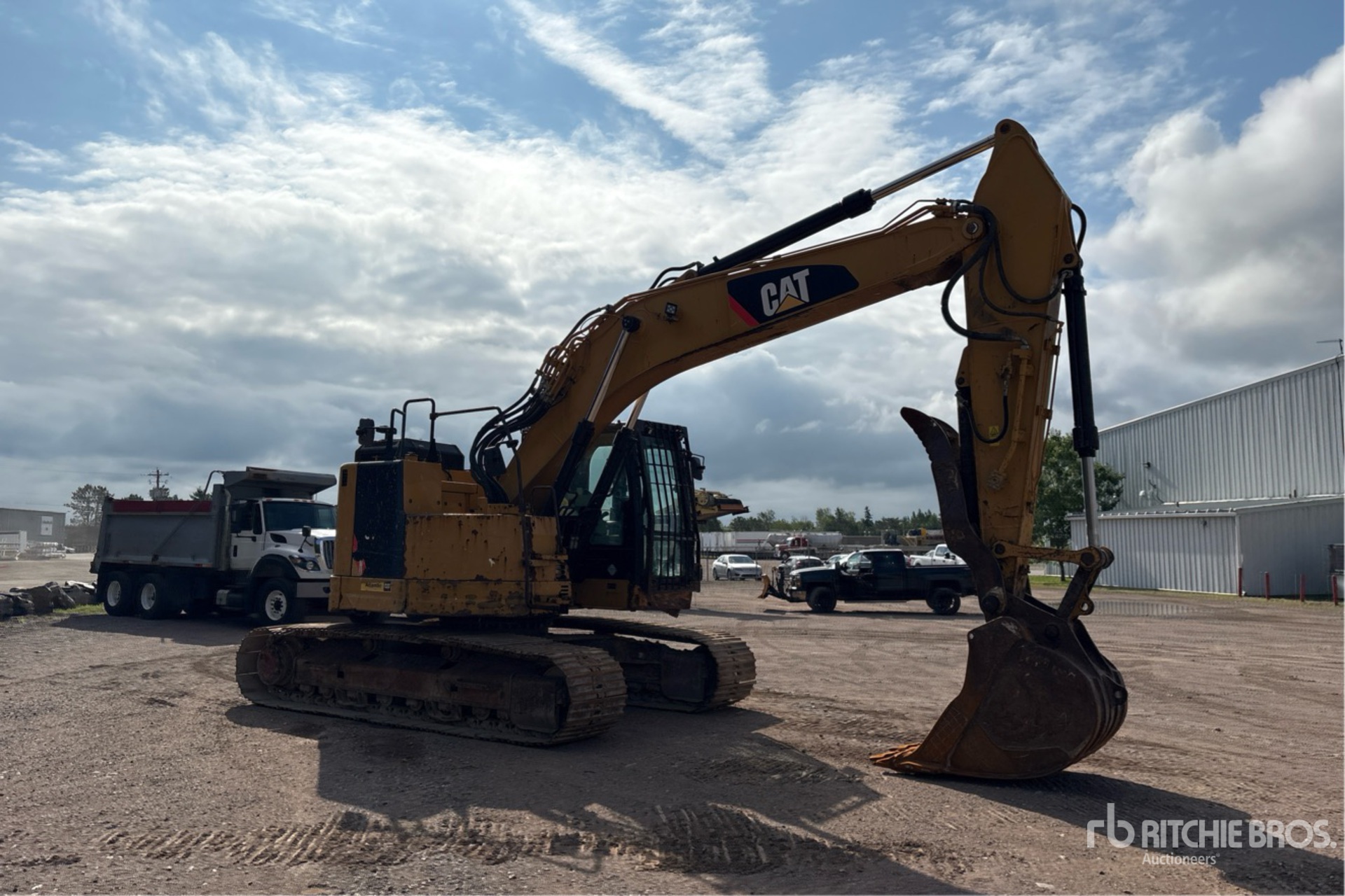 2016 Caterpillar 325F