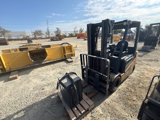 2020 Cat 2EP6000 5970 lb Electric Forklift