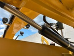 Hydraulics with Saddle Positioning Cylinder