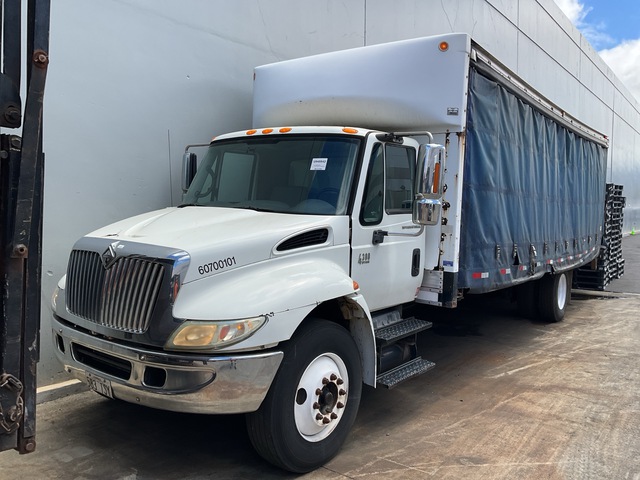 2007 International 4300 4x2 Curtain Side Truck