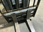 Hydraulics with Fork Positioning Cylinder (on fork carriage)