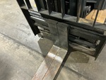 Hydraulics with Fork Positioning Cylinder (on fork carriage)