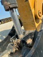 Hydraulics with Thumb Cylinder