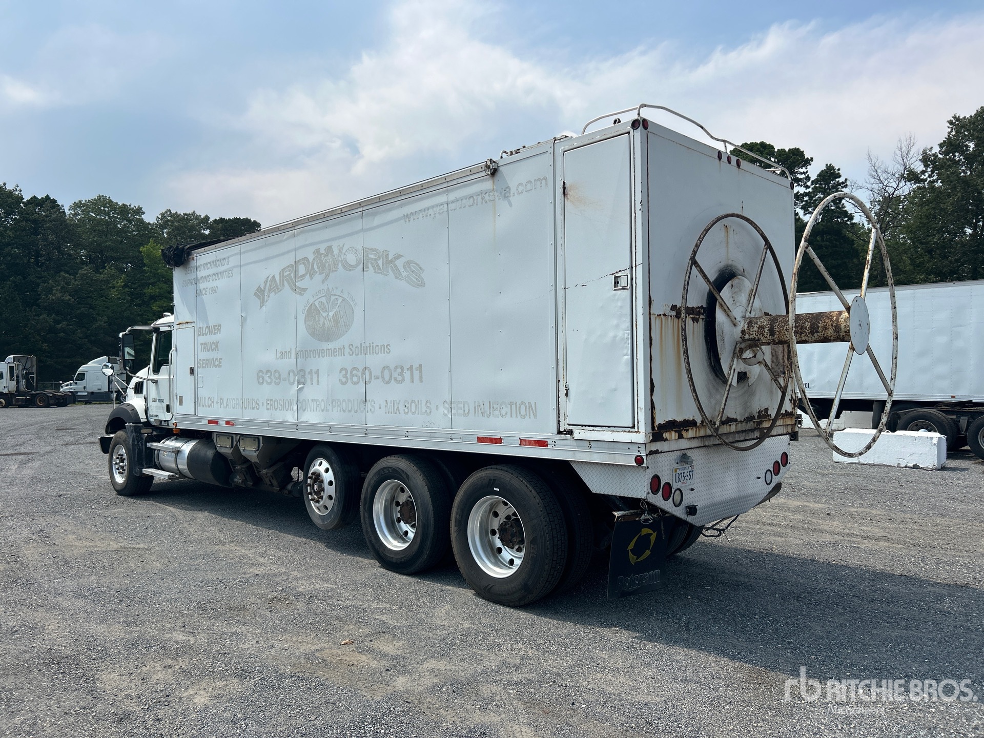 2007 Mack 700
