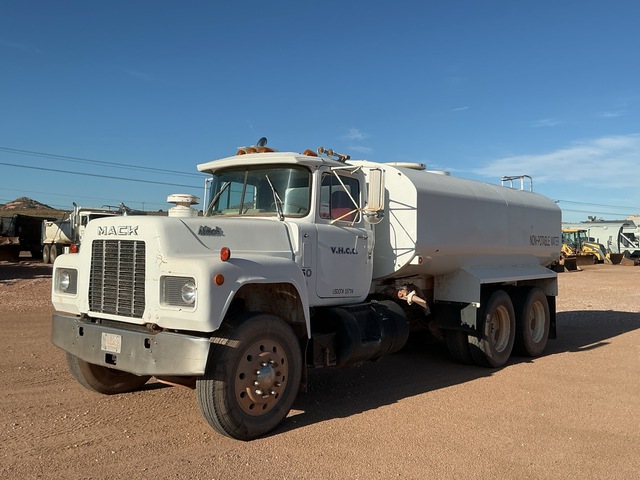 1984 Mack R686ST 6x4 Water Truck