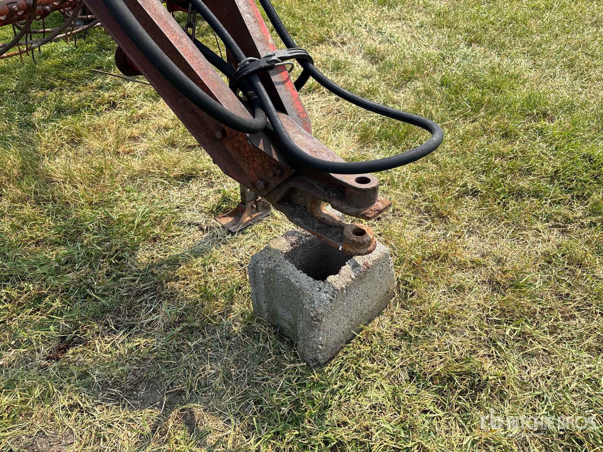 Massey Ferguson 8 ft Basket