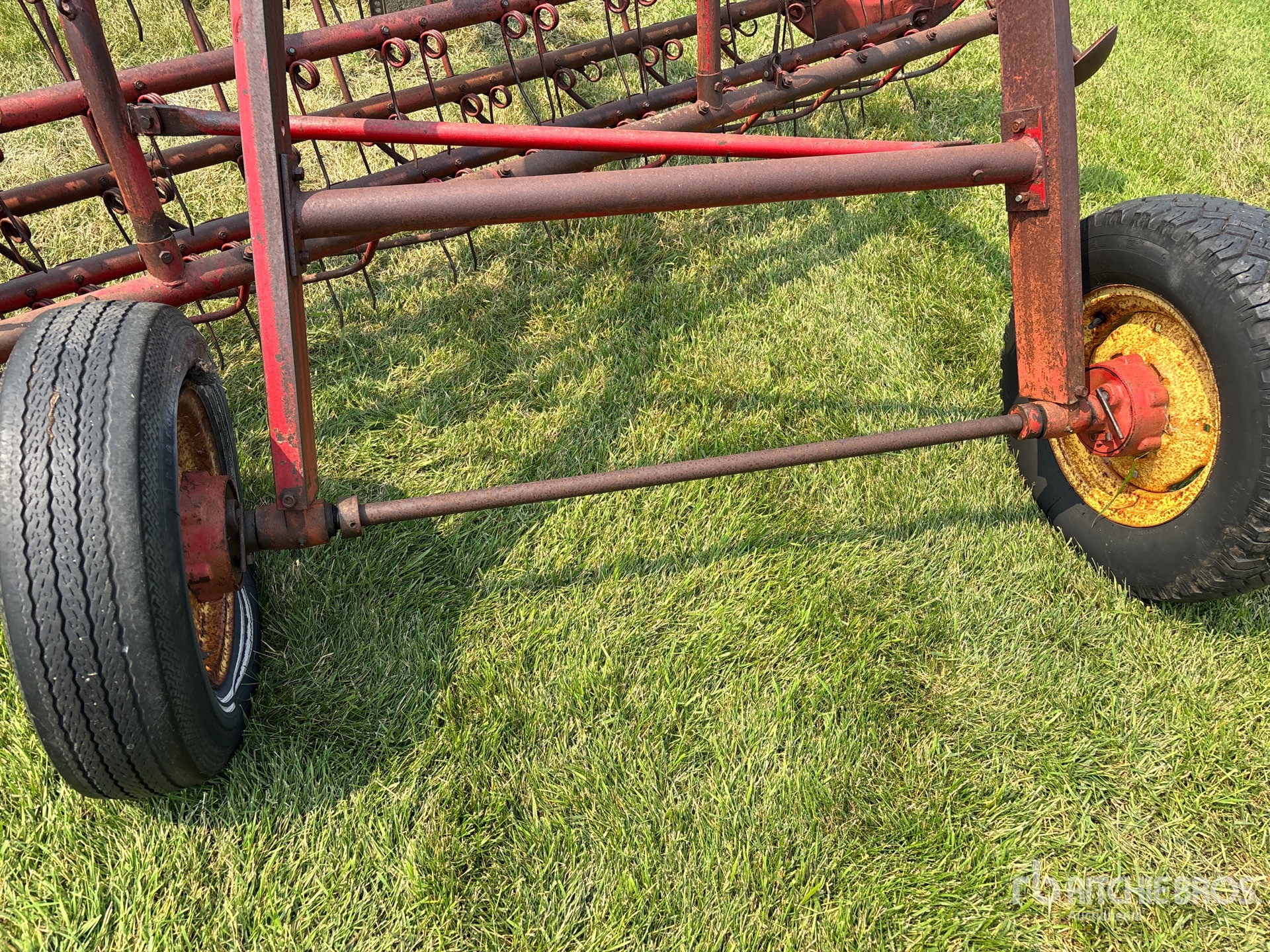 Massey Ferguson 8 ft Basket