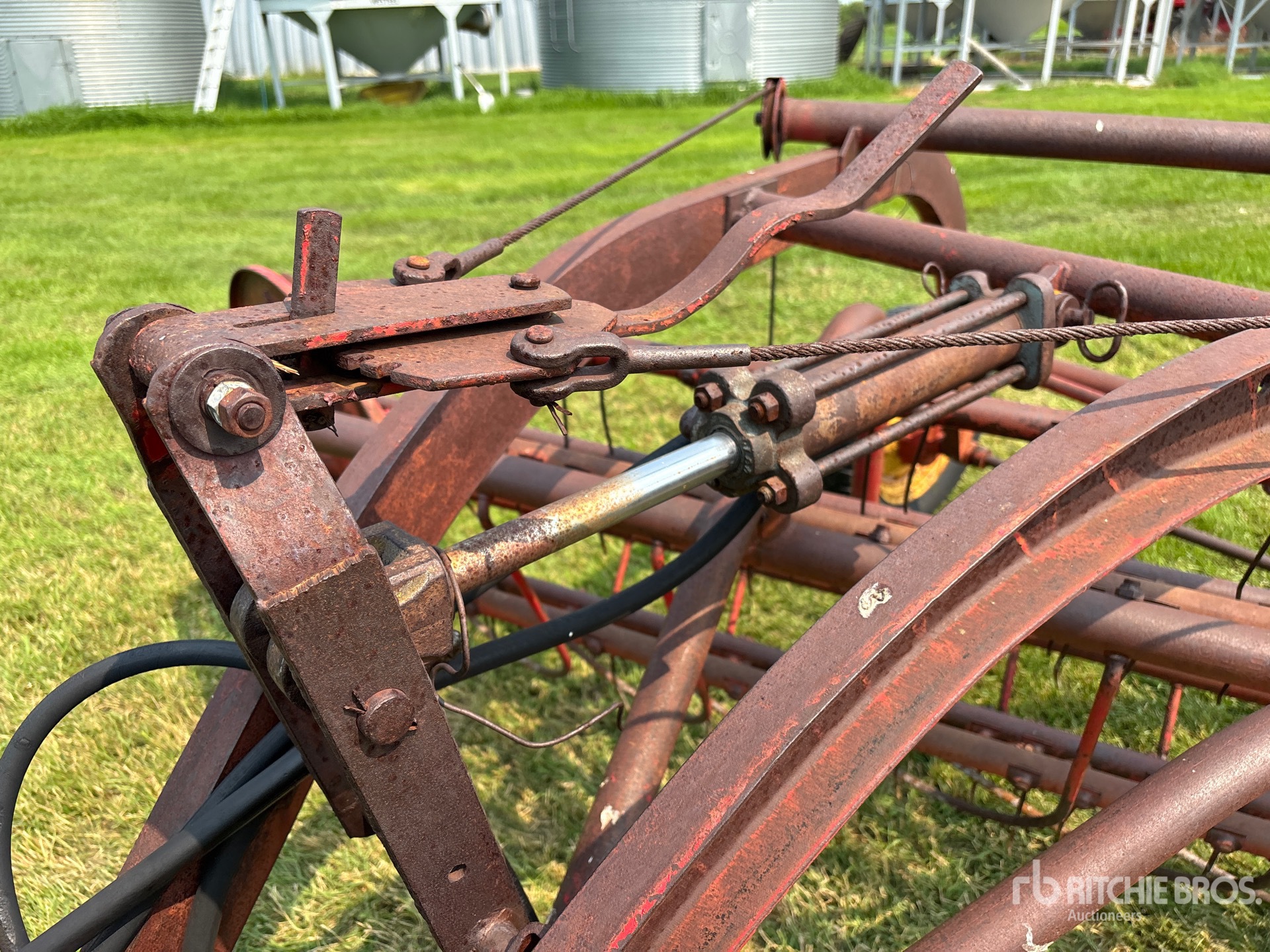 Massey Ferguson 8 ft Basket