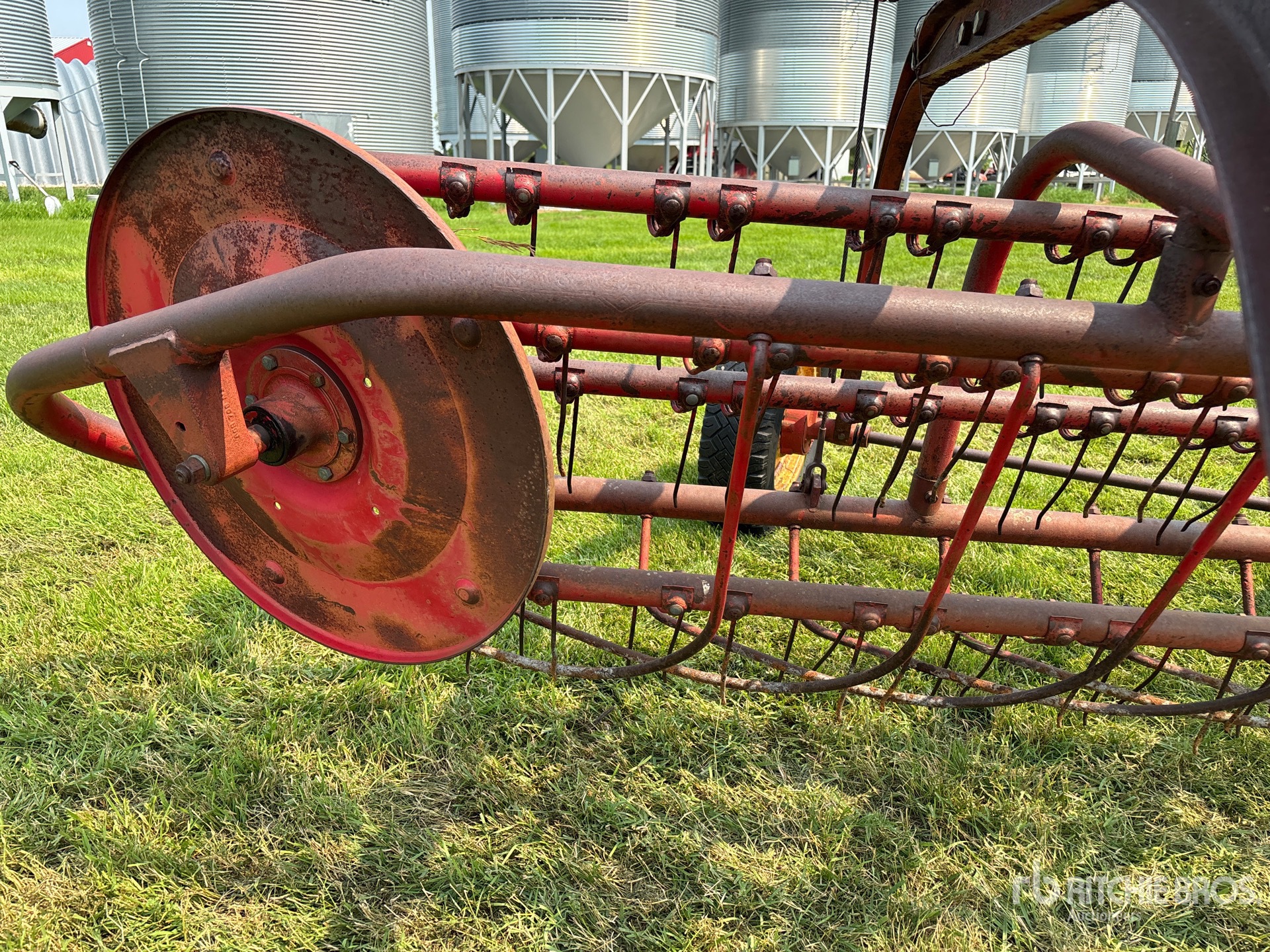 Massey Ferguson 8 ft Basket
